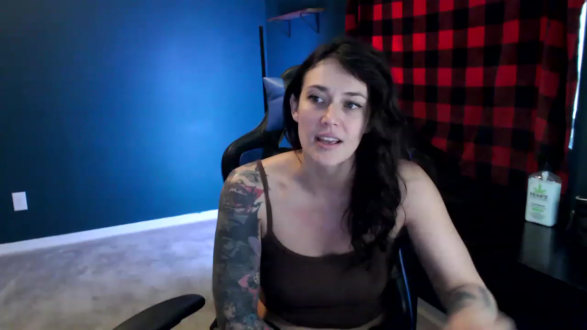 Gallery image thumbnail from Semperfuckme's myfreecams stream on, 02/18/2023, 18:35 image 13 of 20