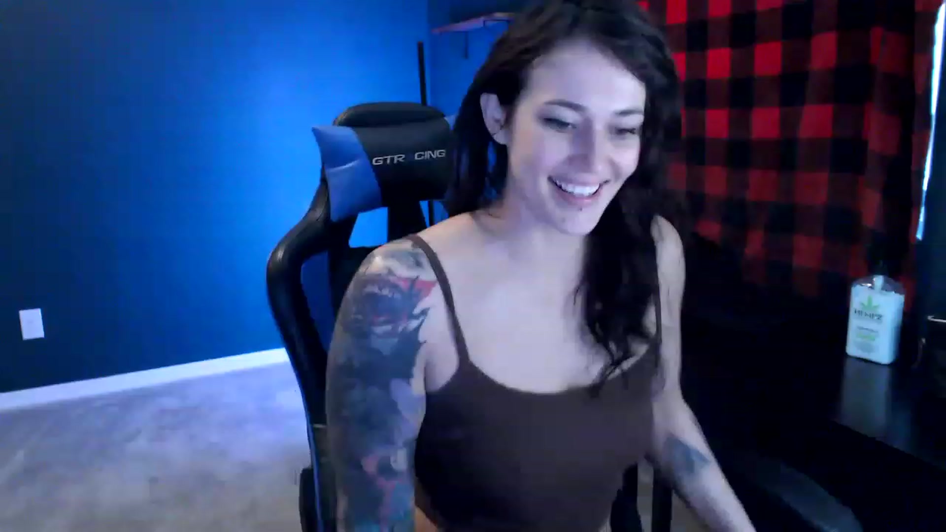 Gallery image thumbnail from Semperfuckme's myfreecams stream on, 02/18/2023, 18:35 image 7 of 20