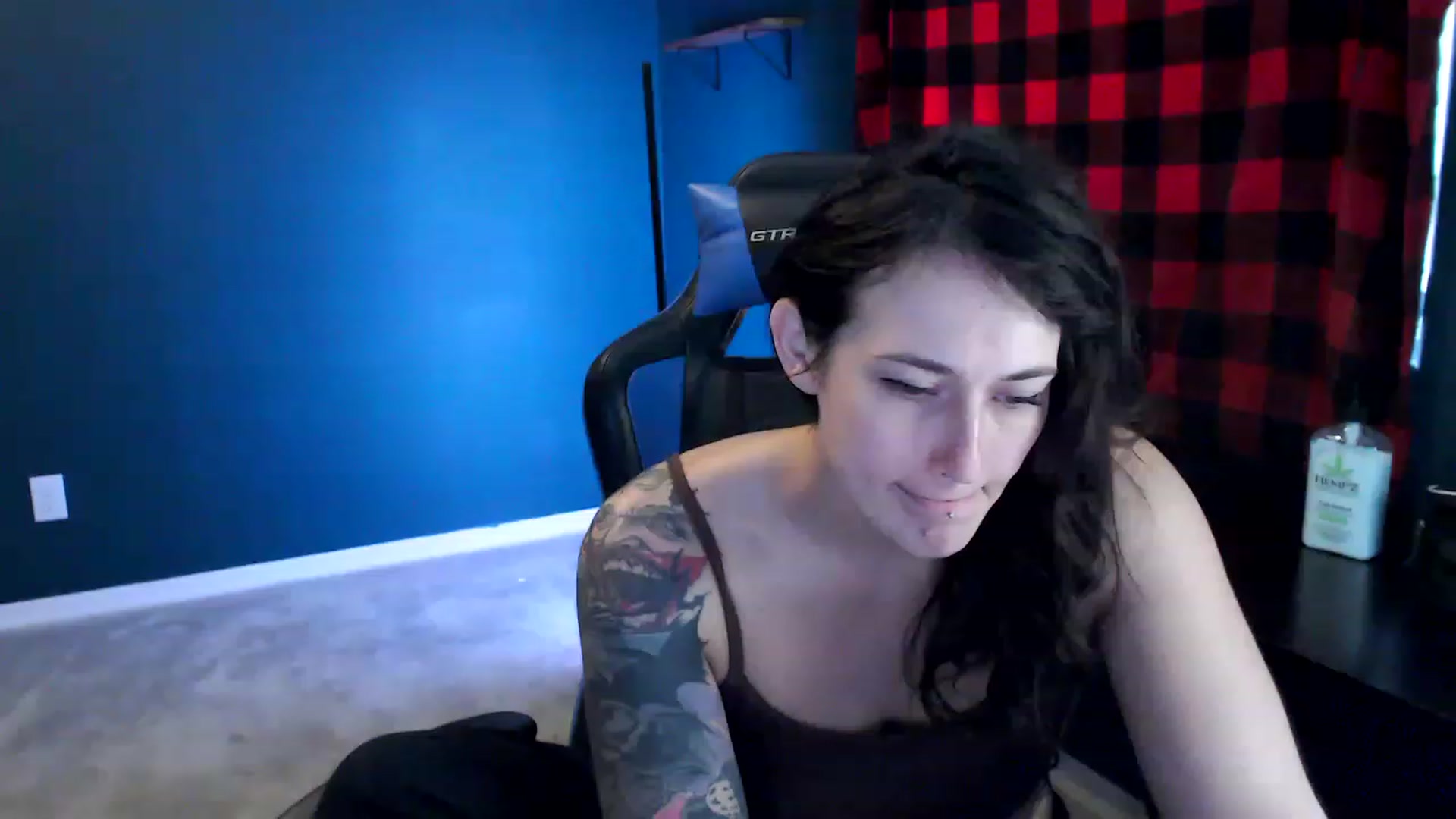 Gallery image thumbnail from Semperfuckme's myfreecams stream on, 02/18/2023, 18:35 image 3 of 20