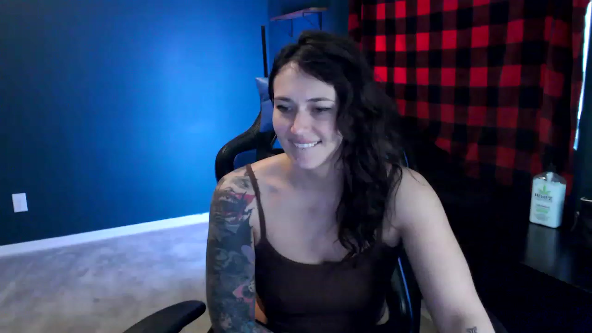 Gallery image thumbnail from Semperfuckme's myfreecams stream on, 02/18/2023, 18:35 image 8 of 20