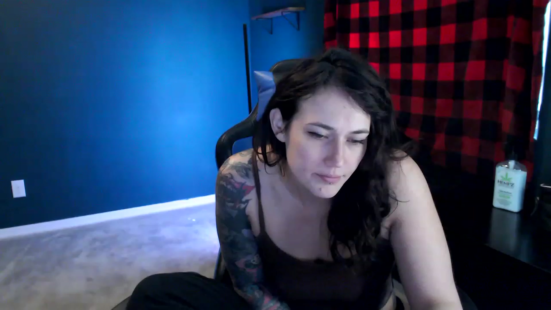 Gallery image thumbnail from Semperfuckme's myfreecams stream on, 02/18/2023, 18:35 image 1 of 20