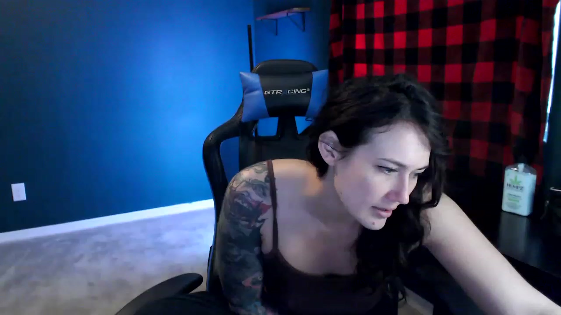 Gallery image thumbnail from Semperfuckme's myfreecams stream on, 02/18/2023, 18:35 image 17 of 20