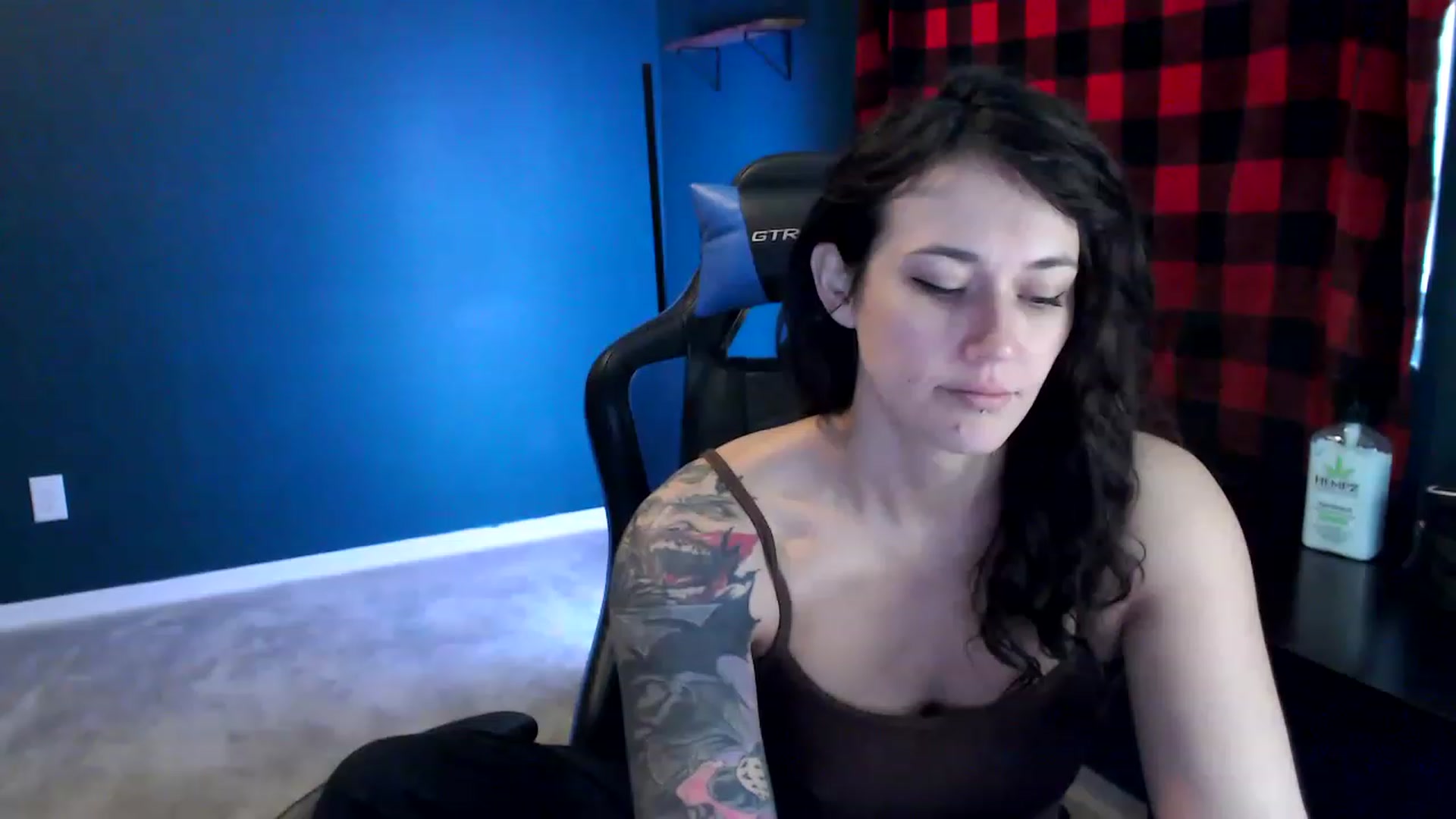 Gallery image thumbnail from Semperfuckme's myfreecams stream on, 02/18/2023, 18:35 image 6 of 20