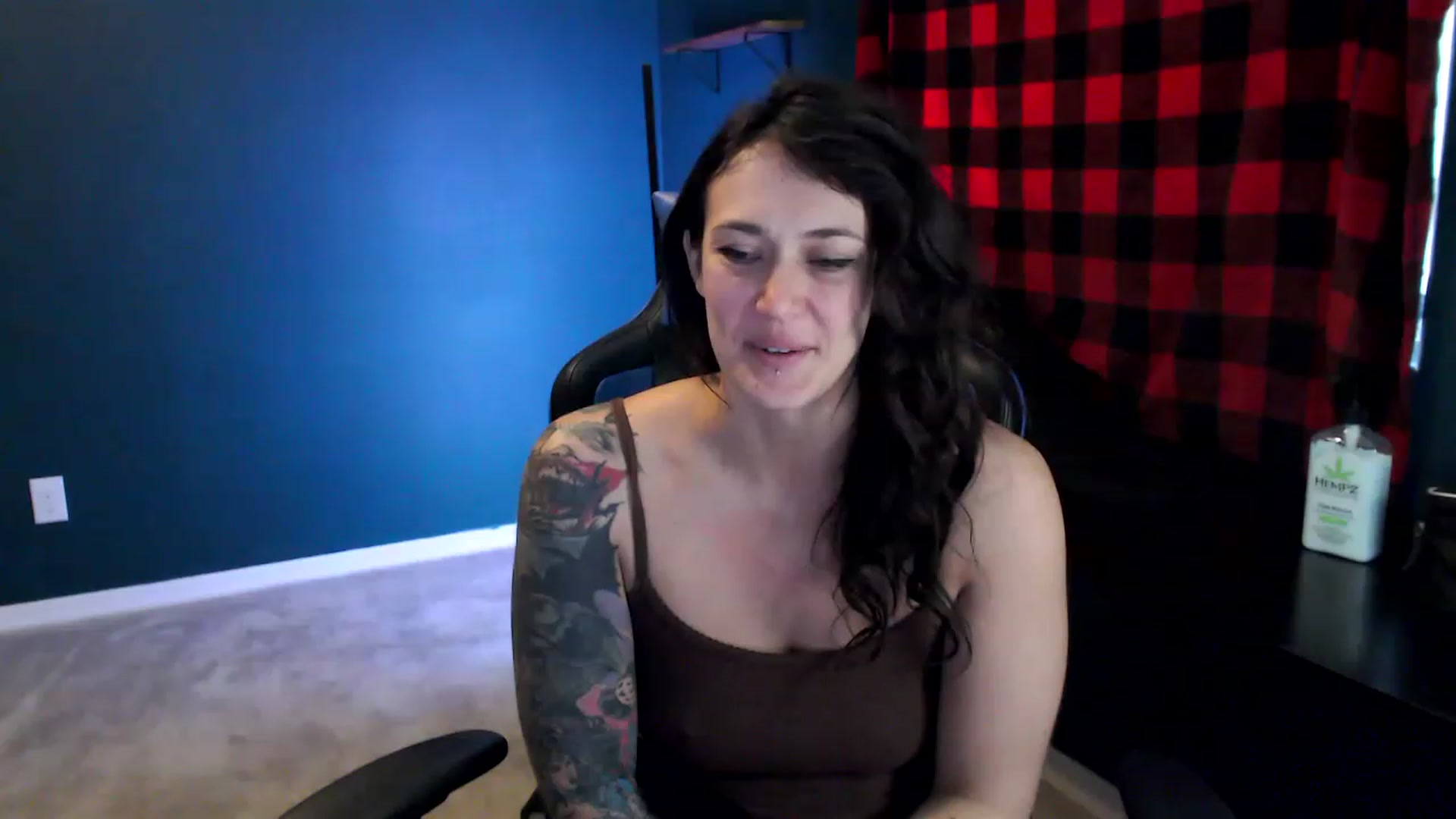 Gallery image thumbnail from Semperfuckme's myfreecams stream on, 02/18/2023, 18:35 image 14 of 20