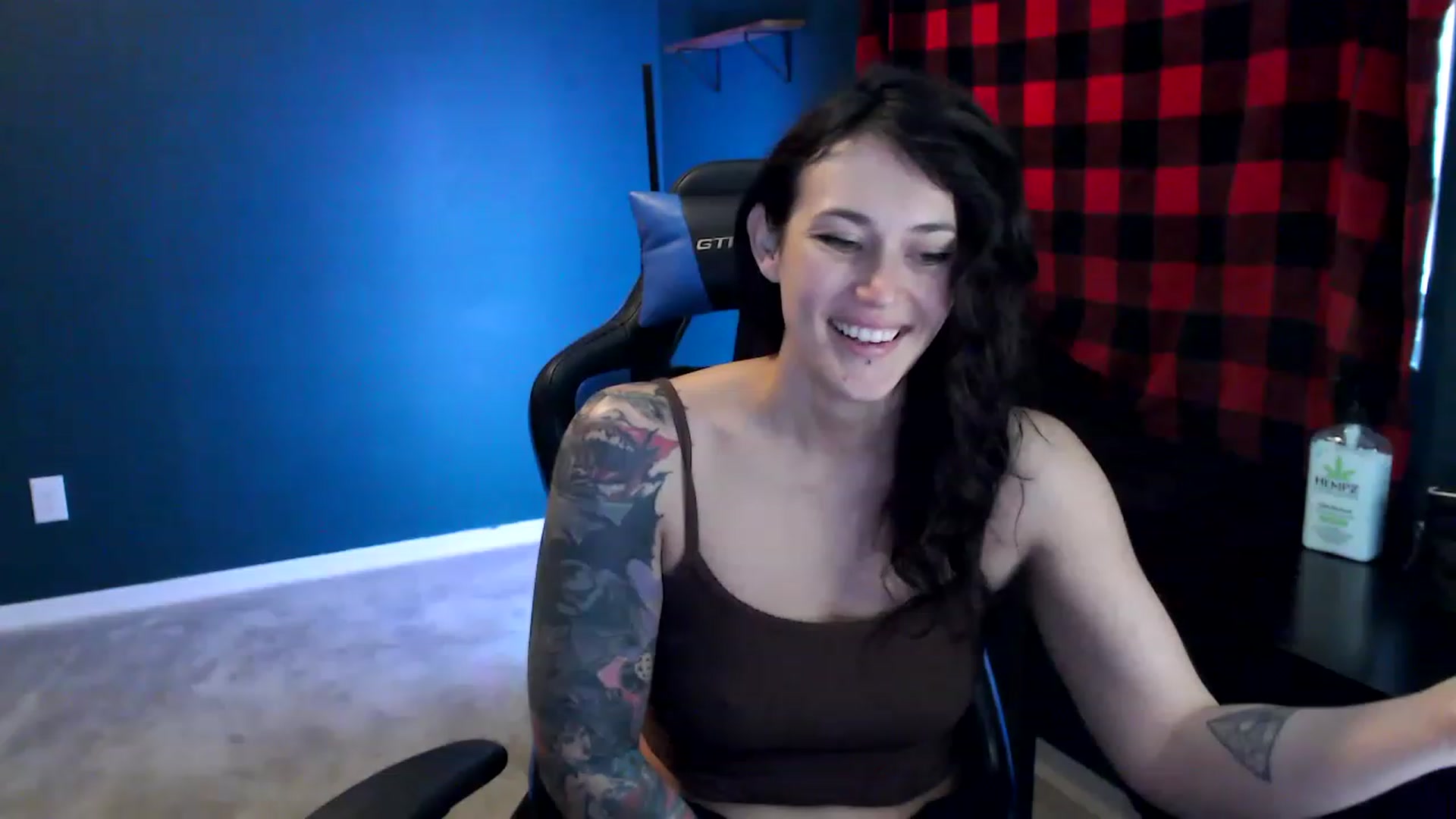 Gallery image thumbnail from Semperfuckme's myfreecams stream on, 02/18/2023, 18:35 image 10 of 20