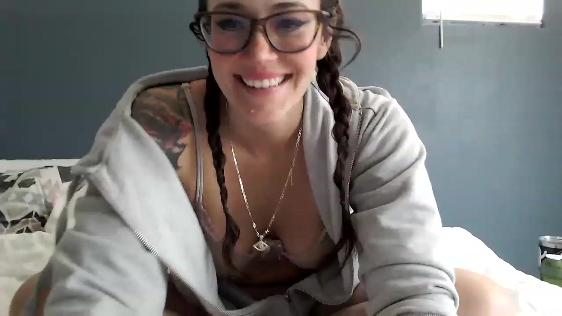 Gallery image thumbnail from Semperfuckme's myfreecams stream on, 05/16/2023, 17:20 image 5 of 20
