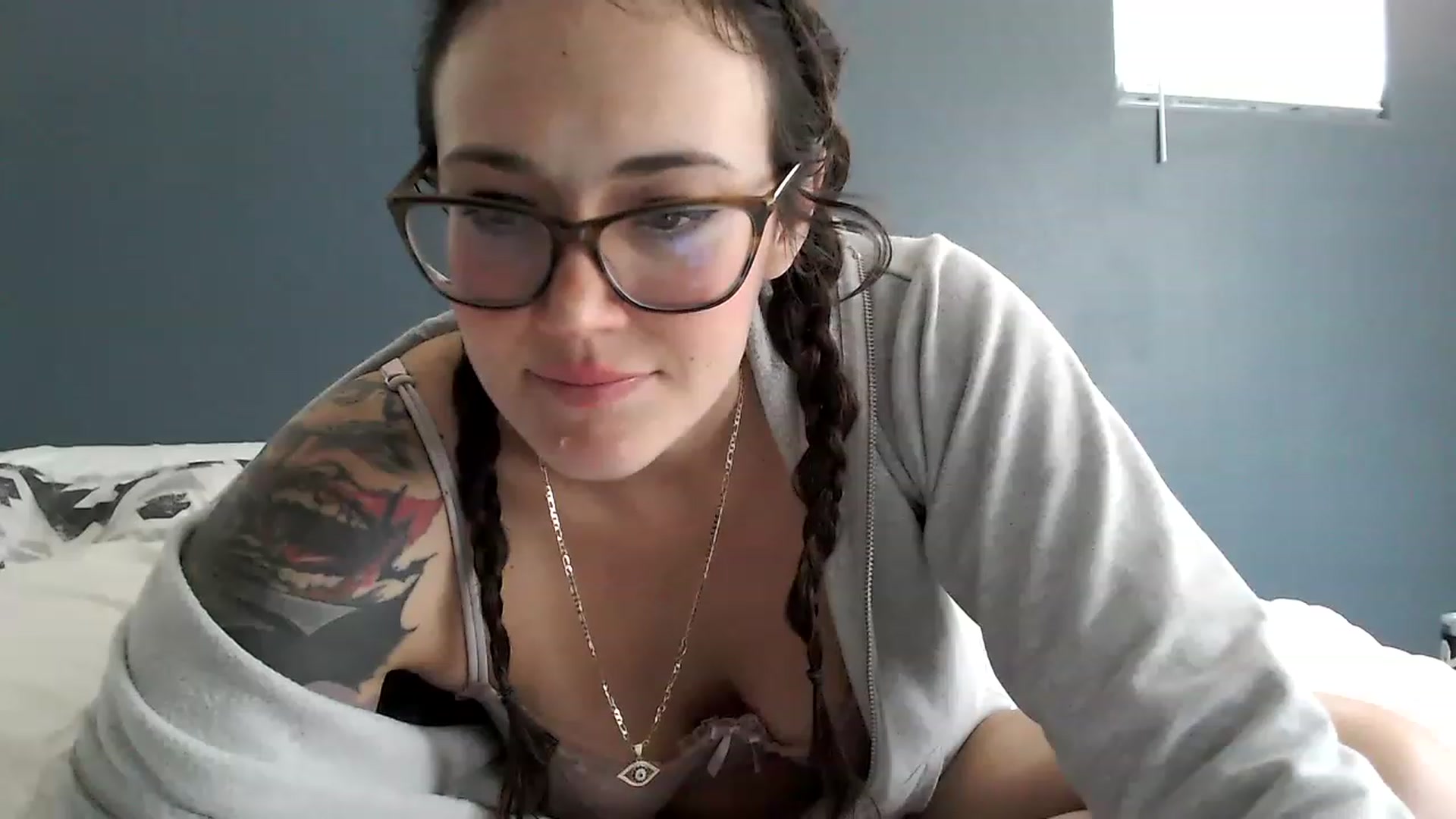 Gallery image thumbnail from Semperfuckme's myfreecams stream on, 05/16/2023, 17:20 image 10 of 20