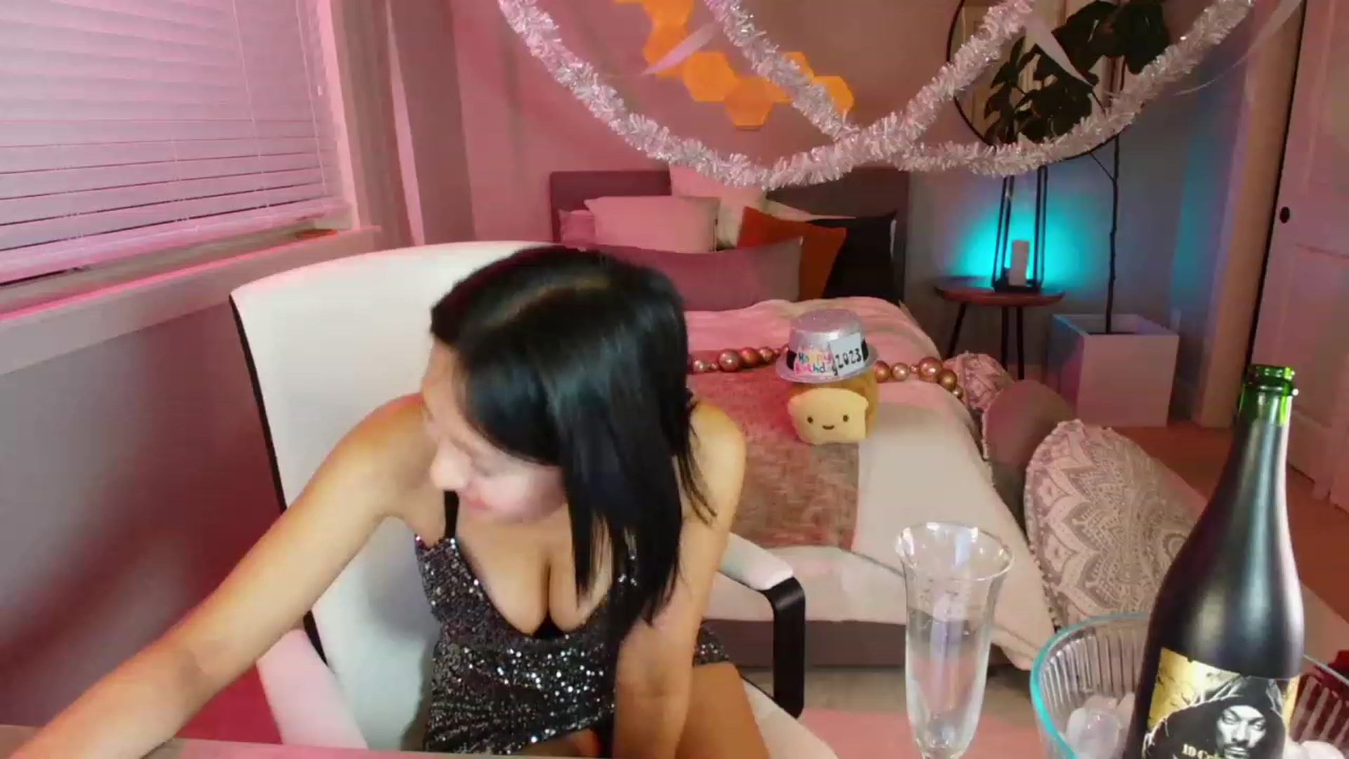 Gallery image thumbnail from SendTacoMoney's myfreecams stream on, 01/01/2023, 09:38 image 10 of 20