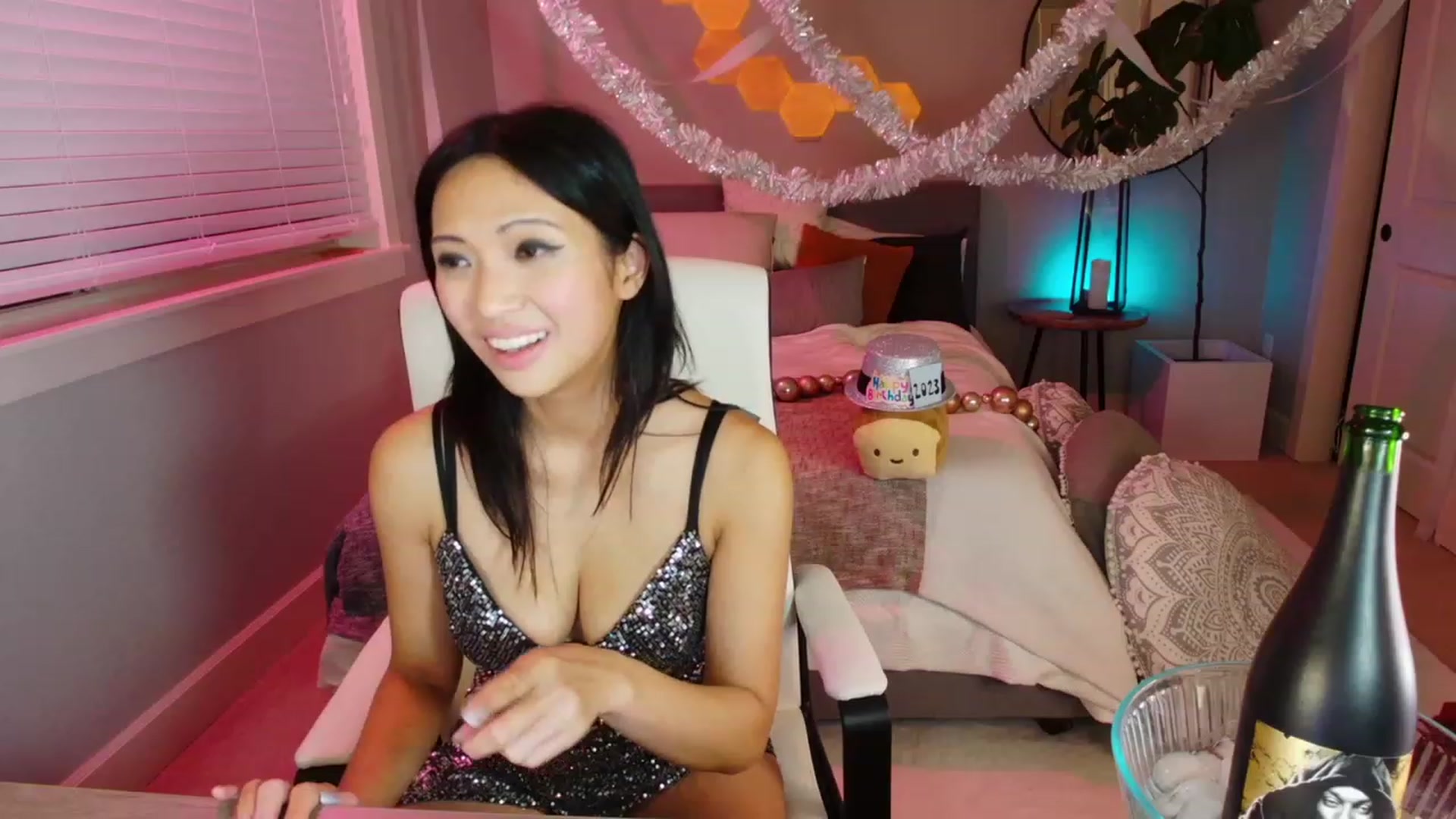 Gallery image thumbnail from SendTacoMoney's myfreecams stream on, 01/01/2023, 09:38 image 17 of 20