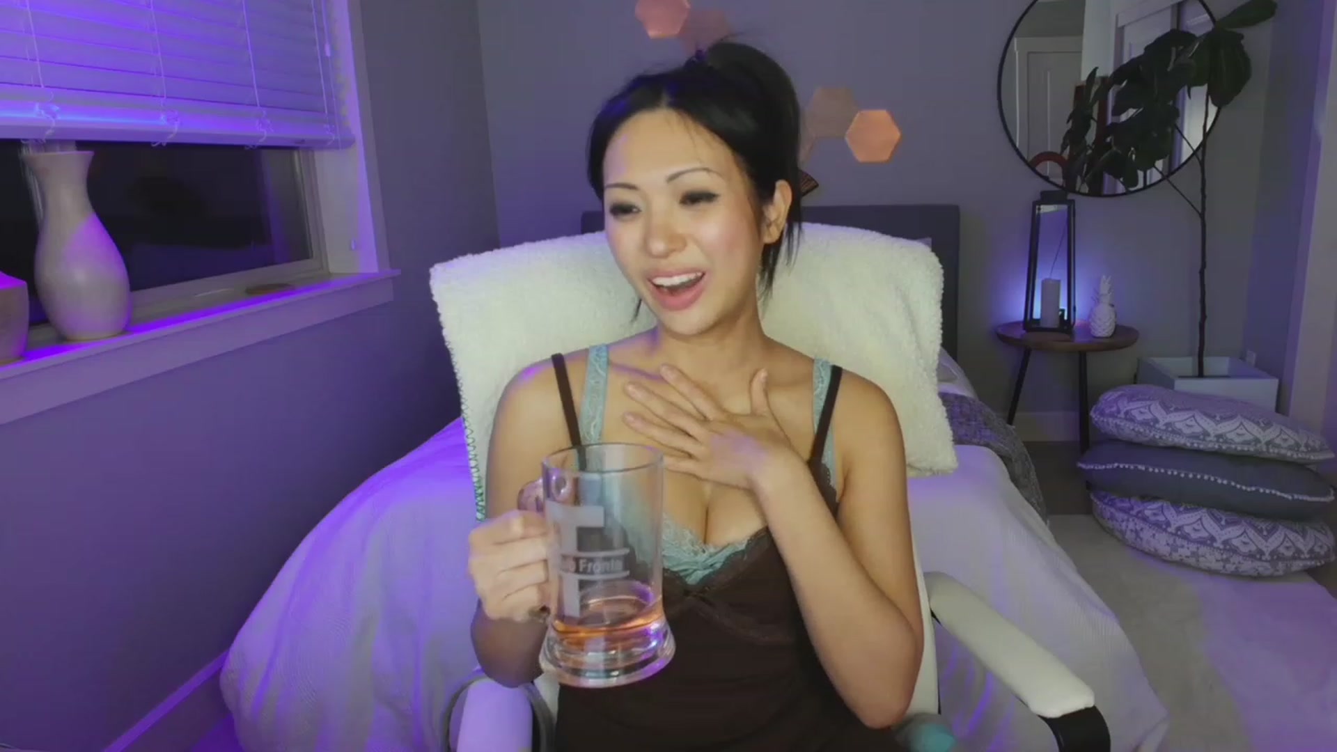 Gallery image thumbnail from SendTacoMoney's myfreecams stream on, 03/01/2023, 07:52 image 10 of 20