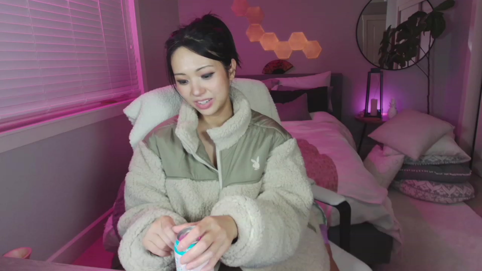 Gallery image thumbnail from SendTacoMoney's myfreecams stream on, 03/08/2023, 05:44 image 9 of 20