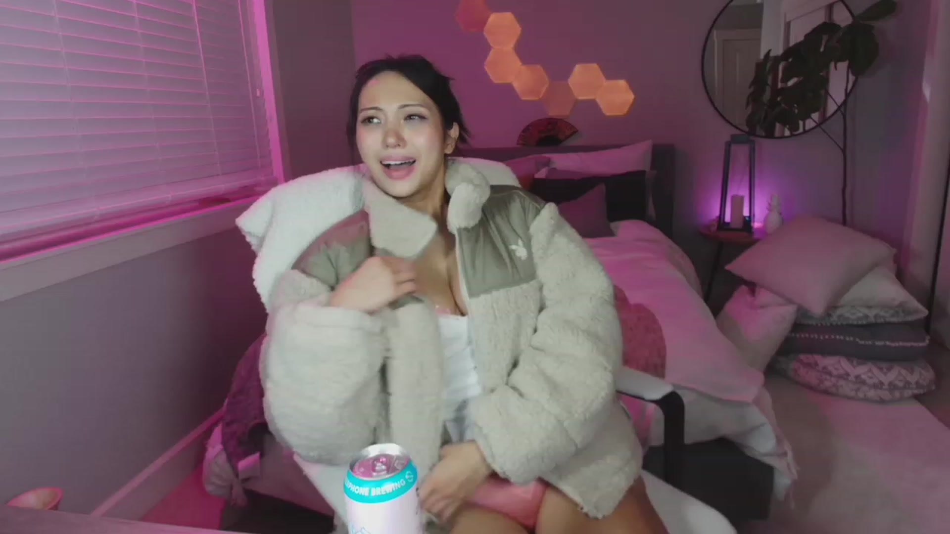 Gallery image thumbnail from SendTacoMoney's myfreecams stream on, 03/08/2023, 05:44 image 6 of 20