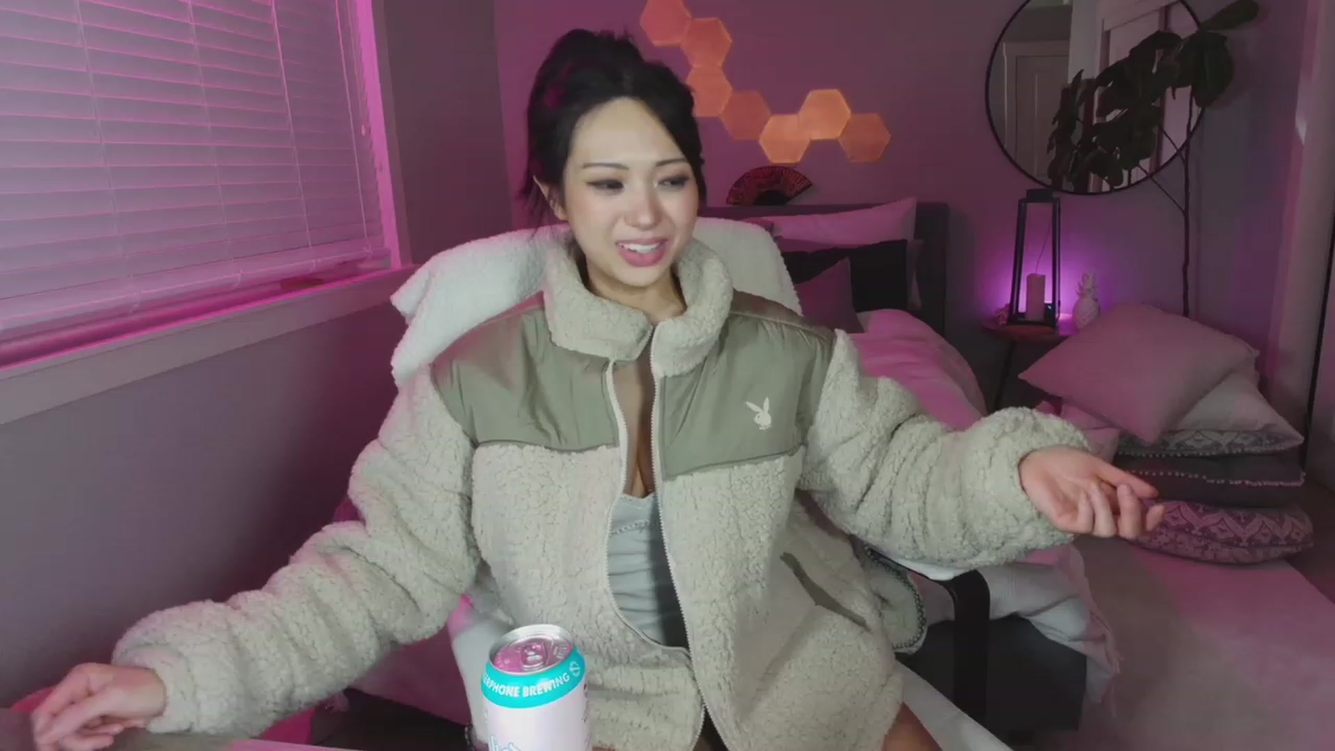Gallery image thumbnail from SendTacoMoney's myfreecams stream on, 03/08/2023, 05:44 image 5 of 20