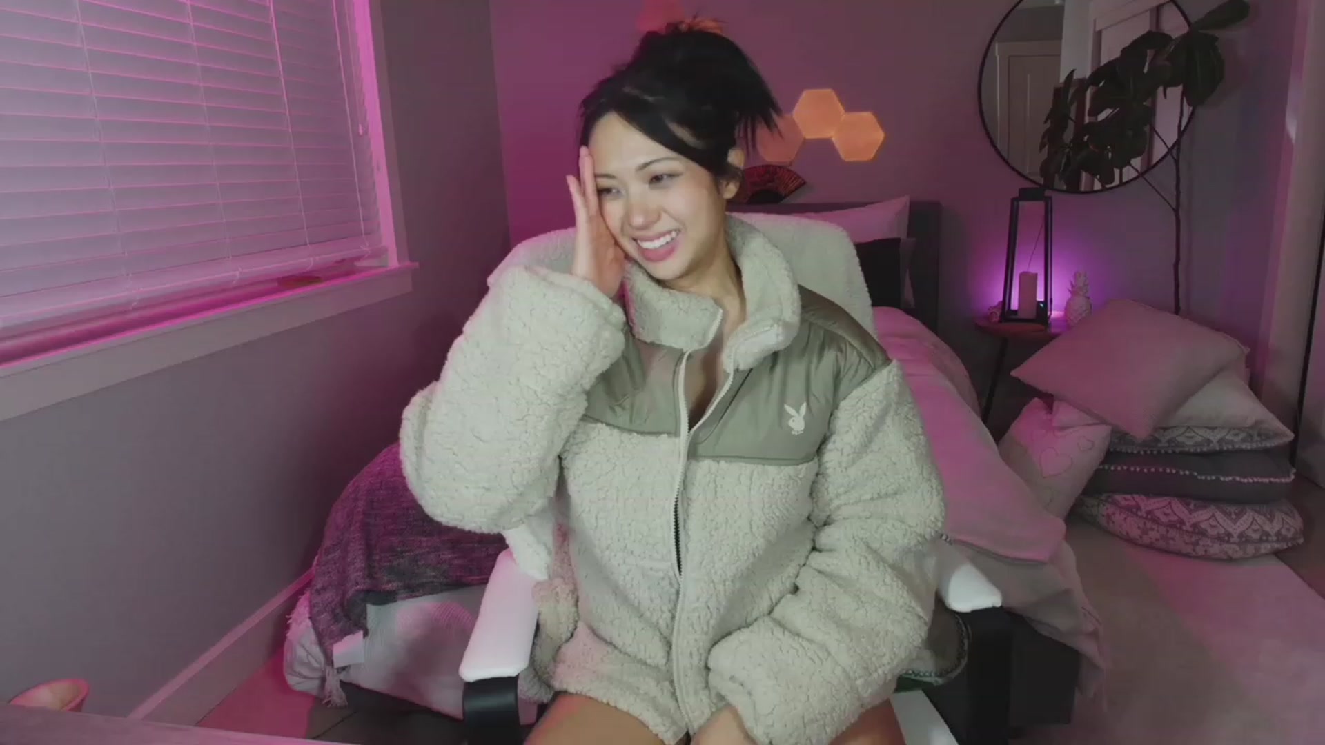 Gallery image thumbnail from SendTacoMoney's myfreecams stream on, 03/08/2023, 05:44 image 4 of 20