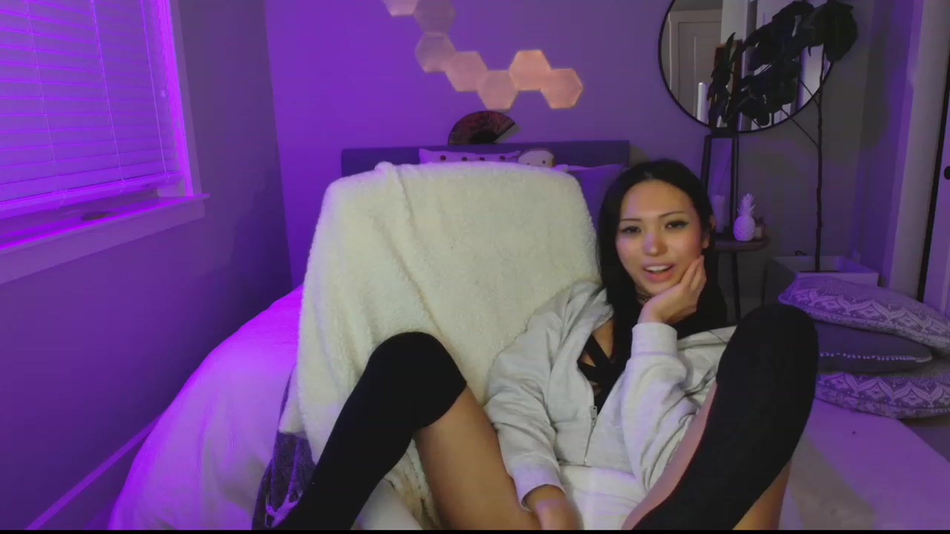 Gallery image thumbnail from SendTacoMoney's myfreecams stream on, 03/22/2023, 07:19 image 4 of 20