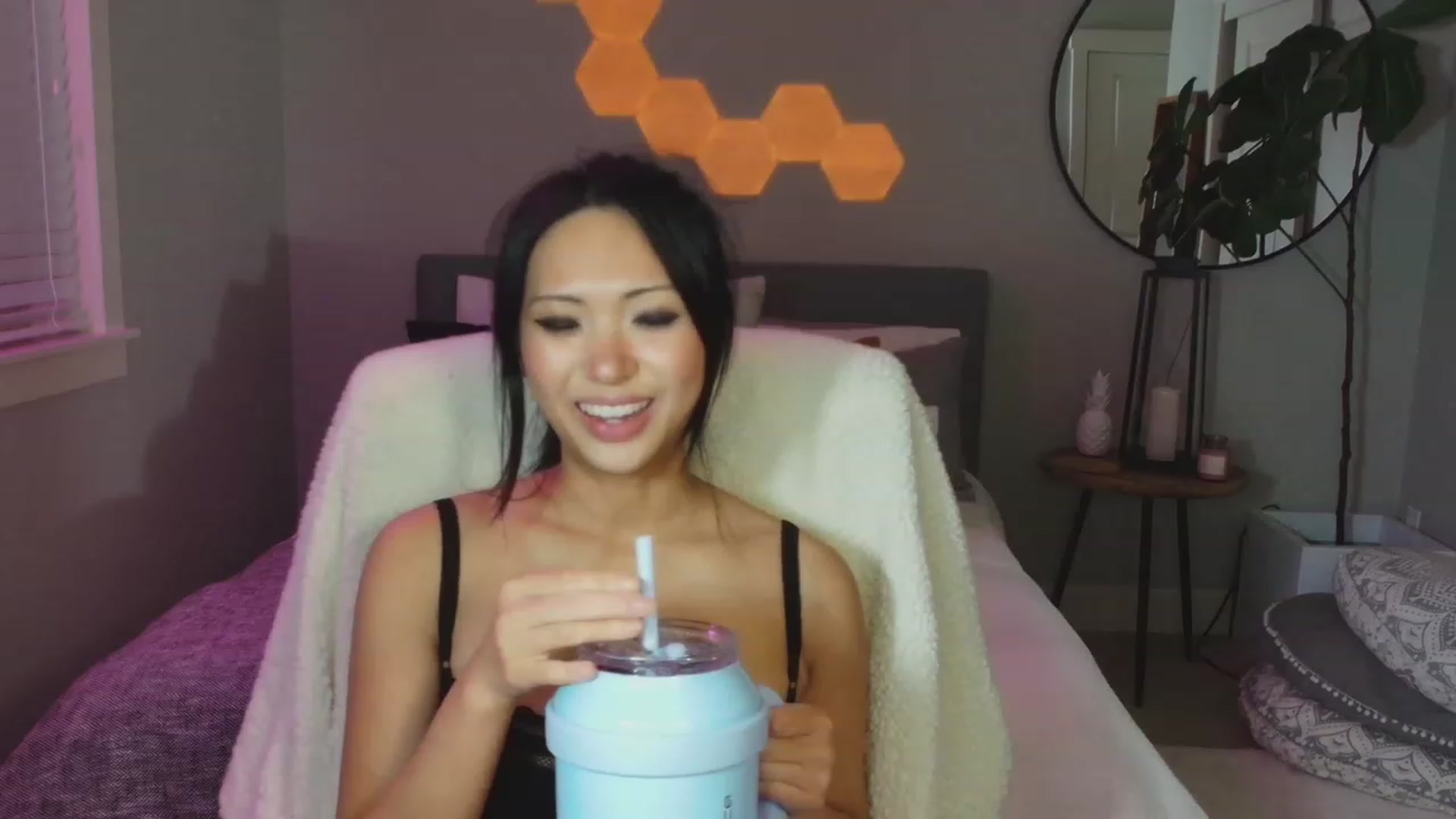 Gallery image thumbnail from SendTacoMoney's myfreecams stream on, 03/29/2023, 07:25 image 13 of 20