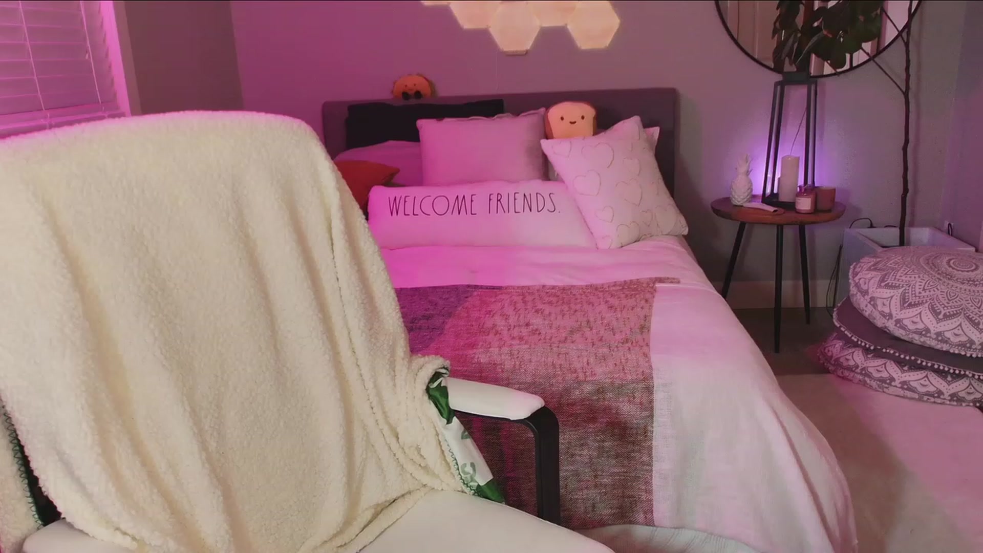 Gallery image thumbnail from SendTacoMoney's myfreecams stream on, 04/22/2023, 07:40 image 6 of 20