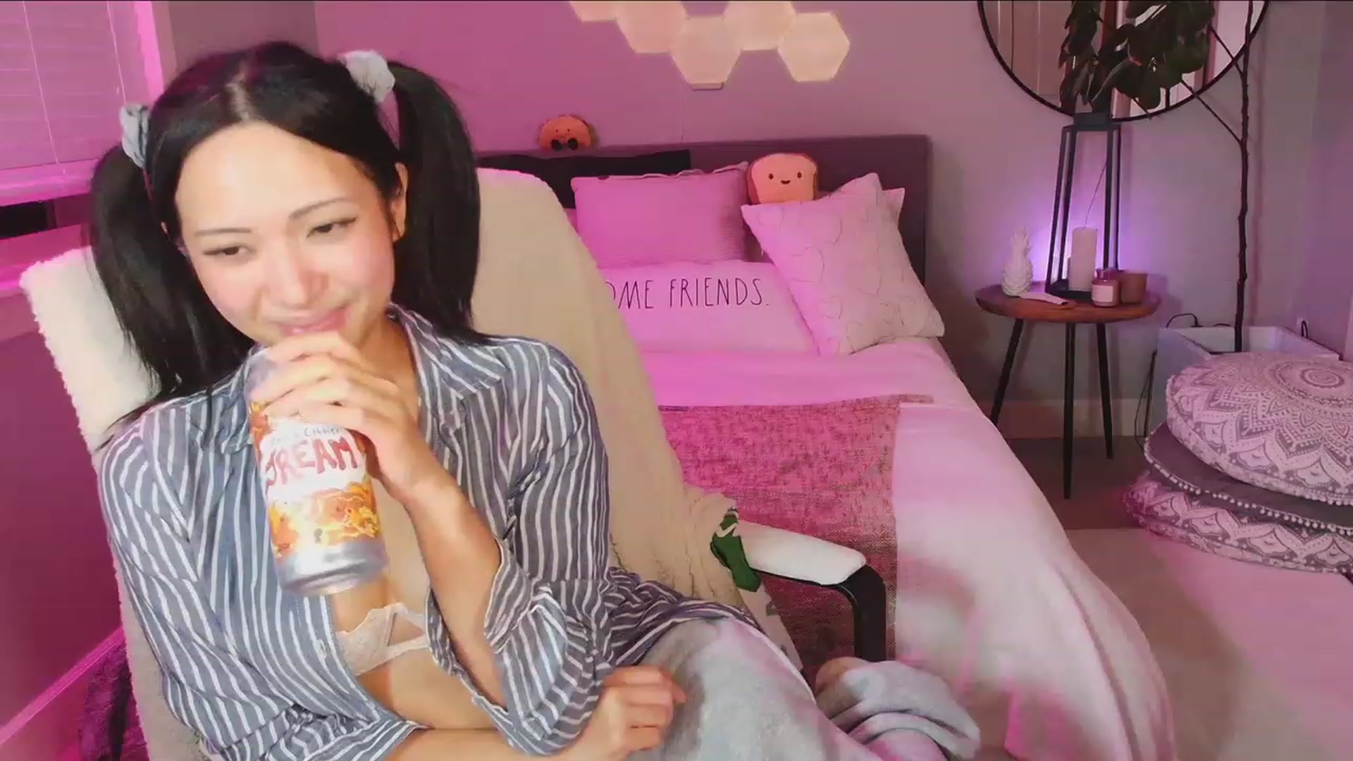 Gallery image thumbnail from SendTacoMoney's myfreecams stream on, 04/22/2023, 07:40 image 11 of 20