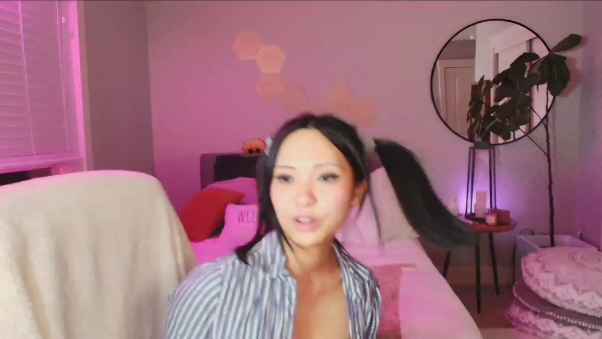 Gallery image thumbnail from SendTacoMoney's myfreecams stream on, 04/22/2023, 07:40 image 16 of 20