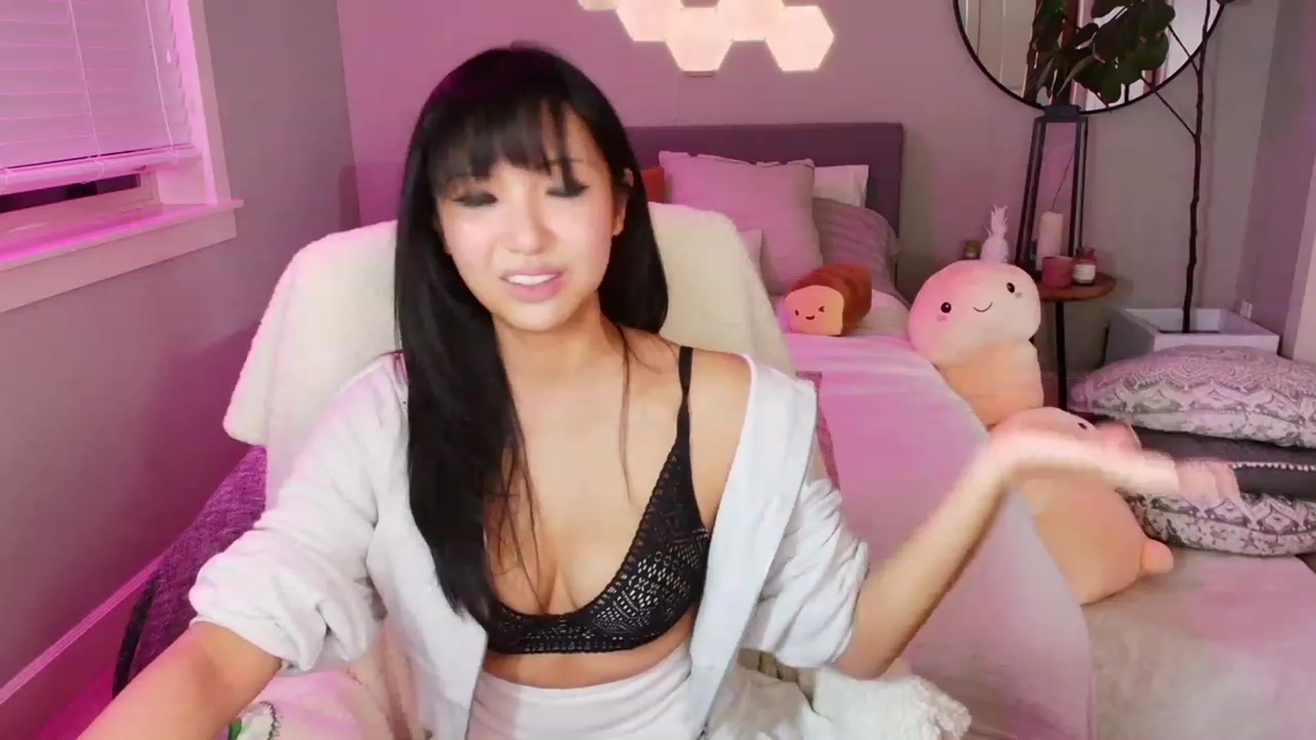 Gallery image thumbnail from SendTacoMoney's myfreecams stream on, 05/03/2023, 06:44 image 17 of 20