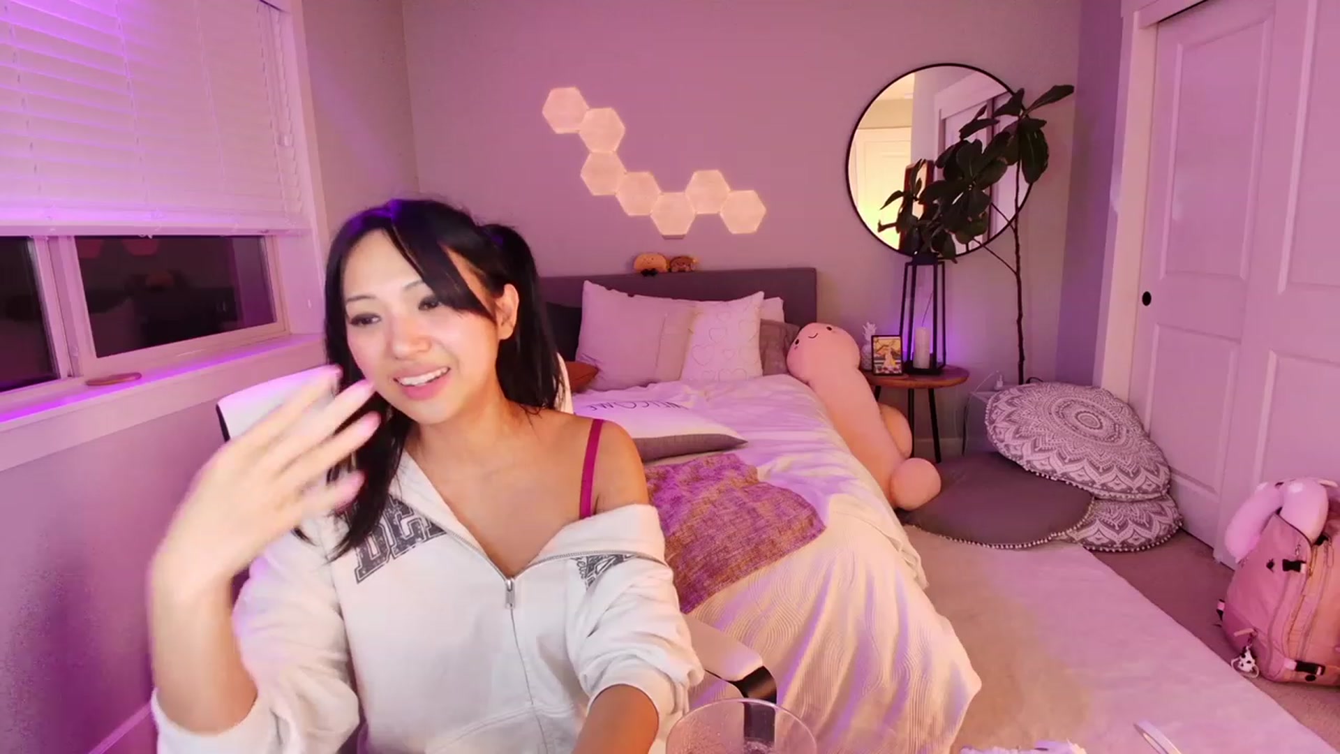 Gallery image thumbnail from SendTacoMoney's myfreecams stream on, 07/27/2023, 07:32 image 7 of 20
