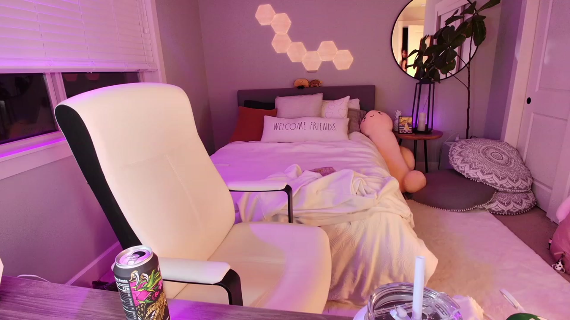 Gallery image thumbnail from SendTacoMoney's myfreecams stream on, 07/27/2023, 08:22 image 8 of 20