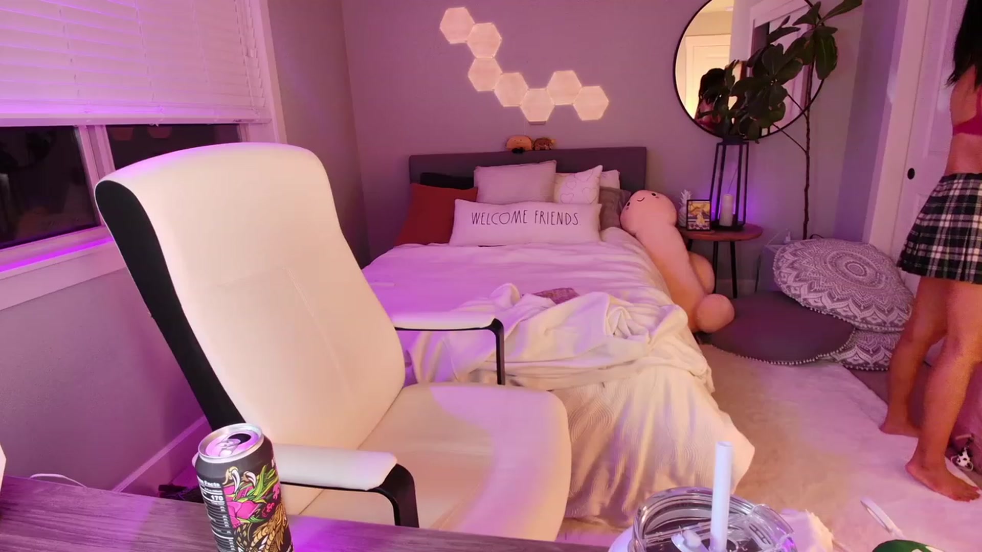 Gallery image thumbnail from SendTacoMoney's myfreecams stream on, 07/27/2023, 08:22 image 7 of 20