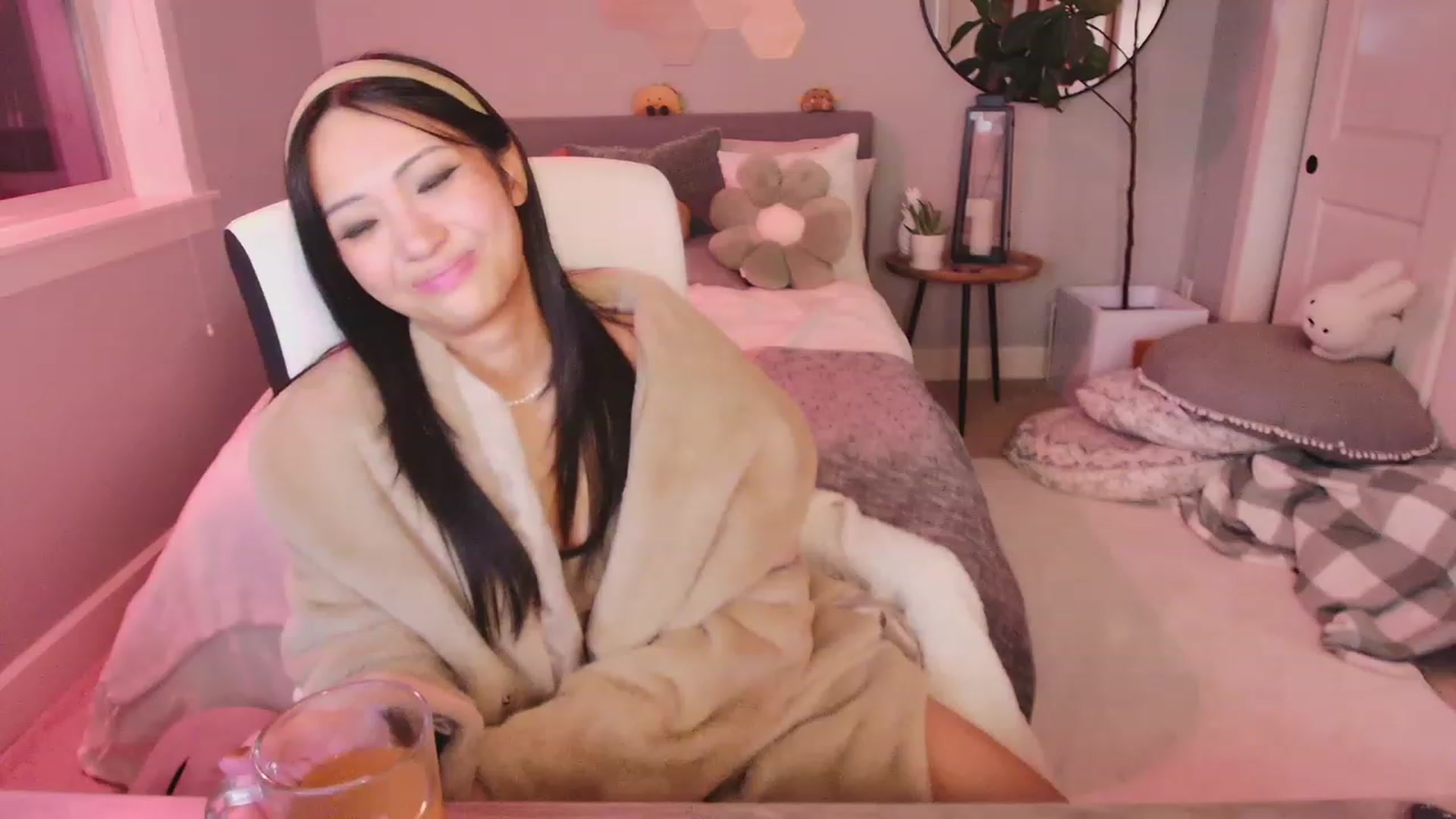 Gallery image thumbnail from SendTacoMoney's myfreecams stream on, 11/19/2023, 08:03 image 15 of 20