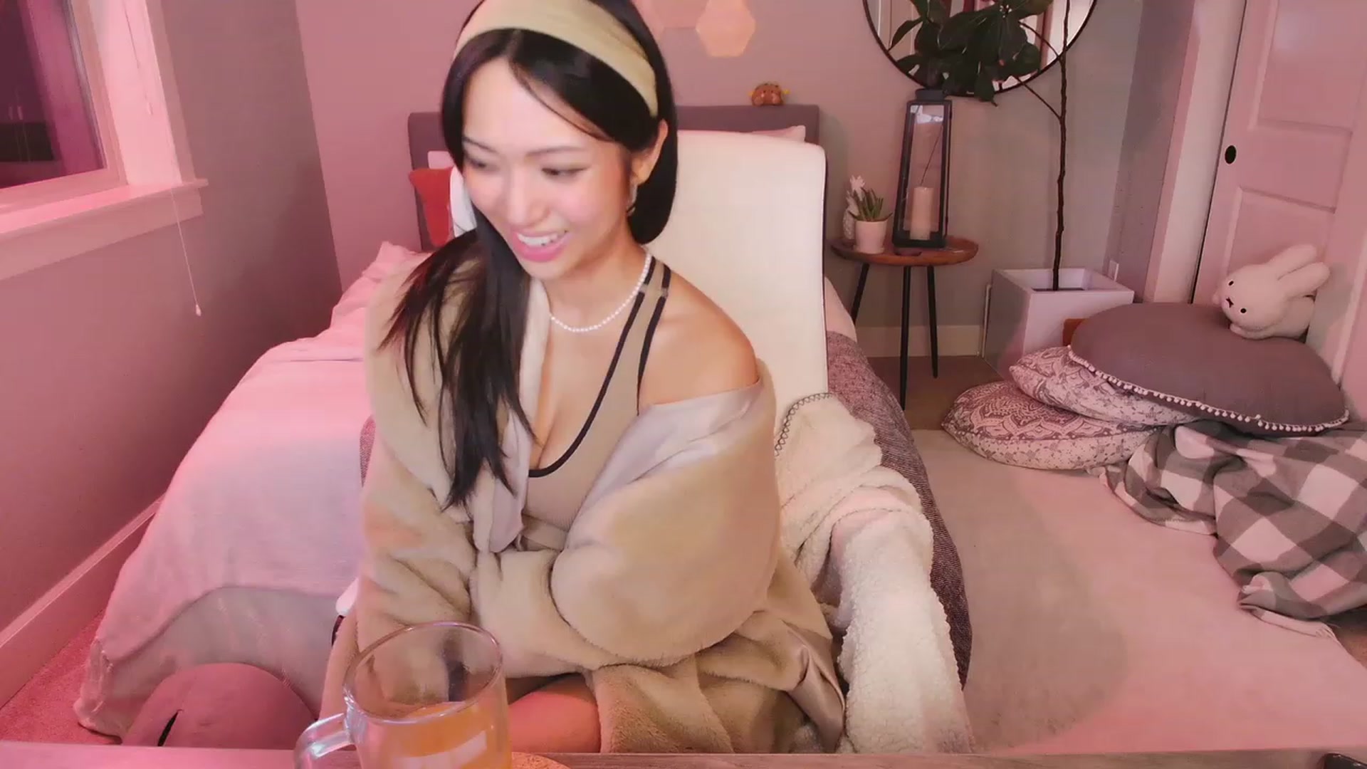 Gallery image thumbnail from SendTacoMoney's myfreecams stream on, 11/19/2023, 08:03 image 17 of 20