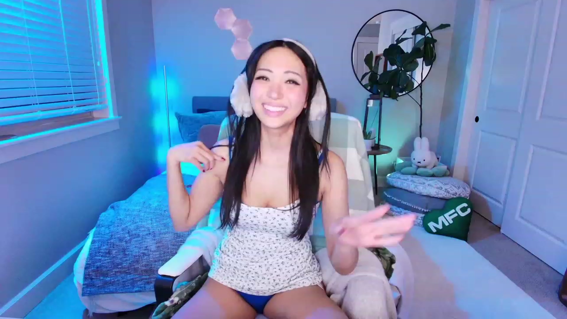 Gallery image thumbnail from SendTacoMoney's myfreecams stream on, 12/10/2023, 08:43 image 15 of 20