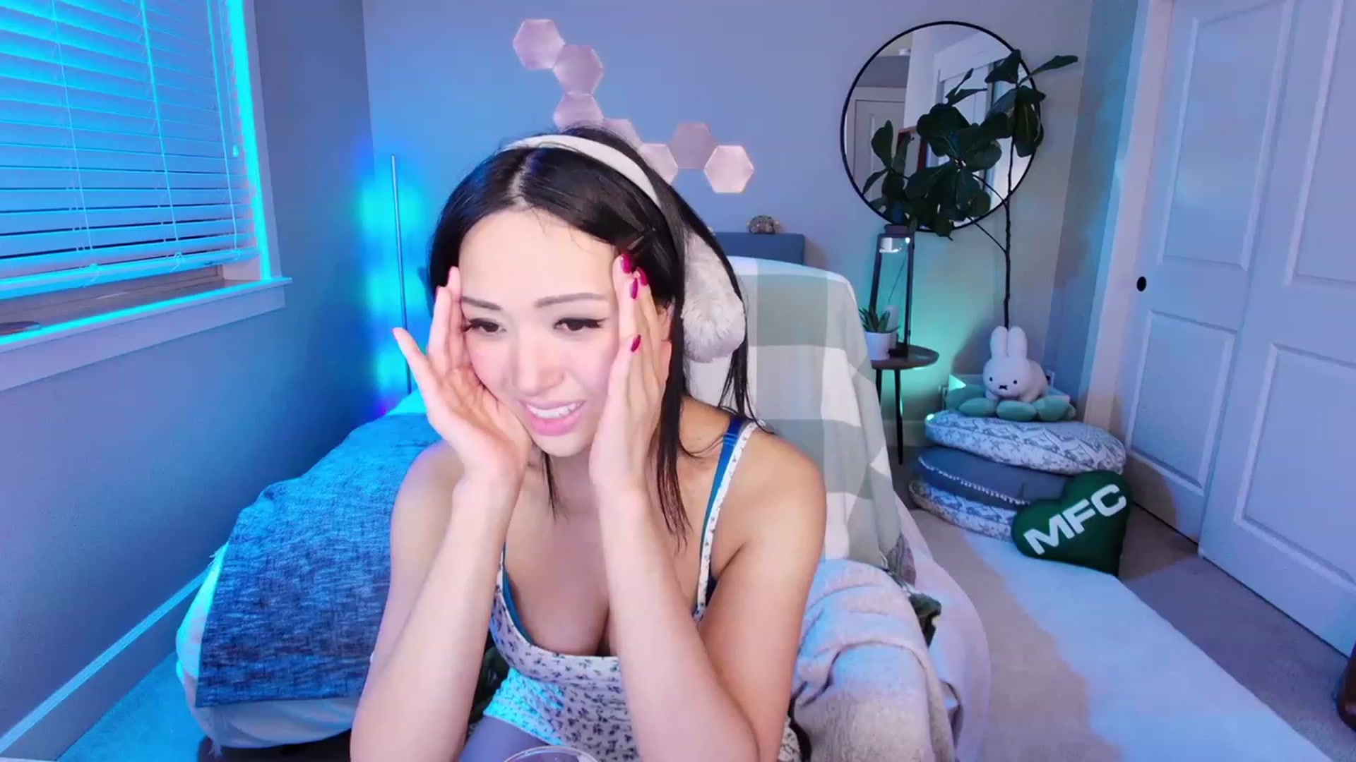 Gallery image thumbnail from SendTacoMoney's myfreecams stream on, 12/10/2023, 08:43 image 9 of 20