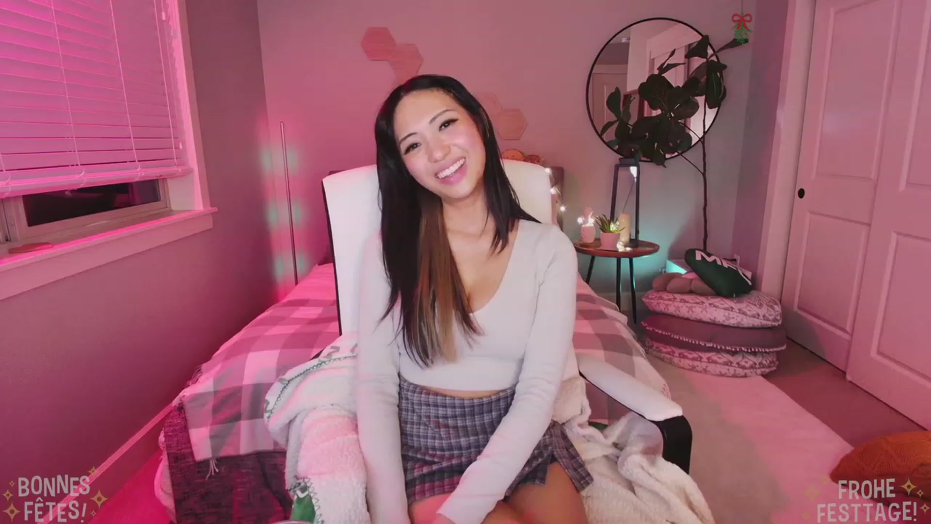 Gallery image thumbnail from SendTacoMoney's myfreecams stream on, 12/20/2023, 08:01 image 3 of 20