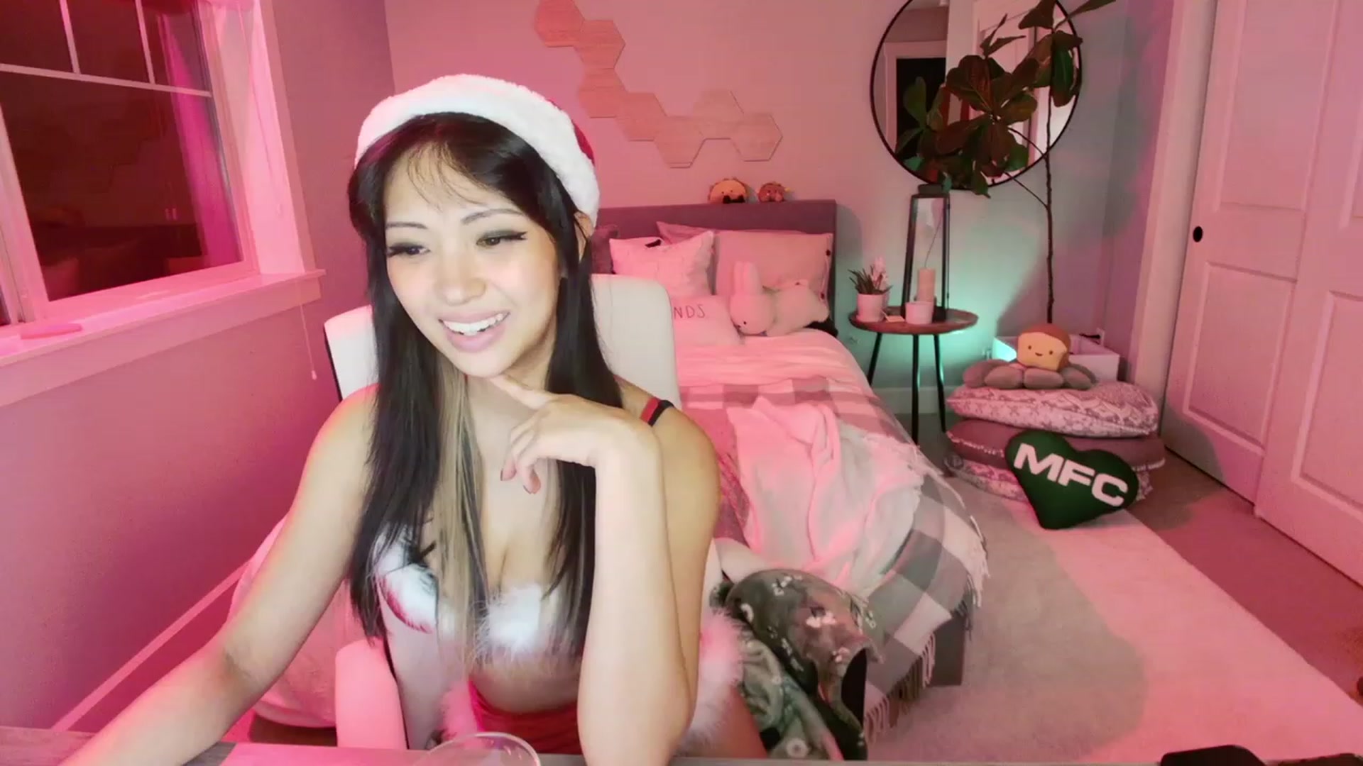 Gallery image thumbnail from SendTacoMoney's myfreecams stream on, 12/26/2023, 06:28 image 18 of 20