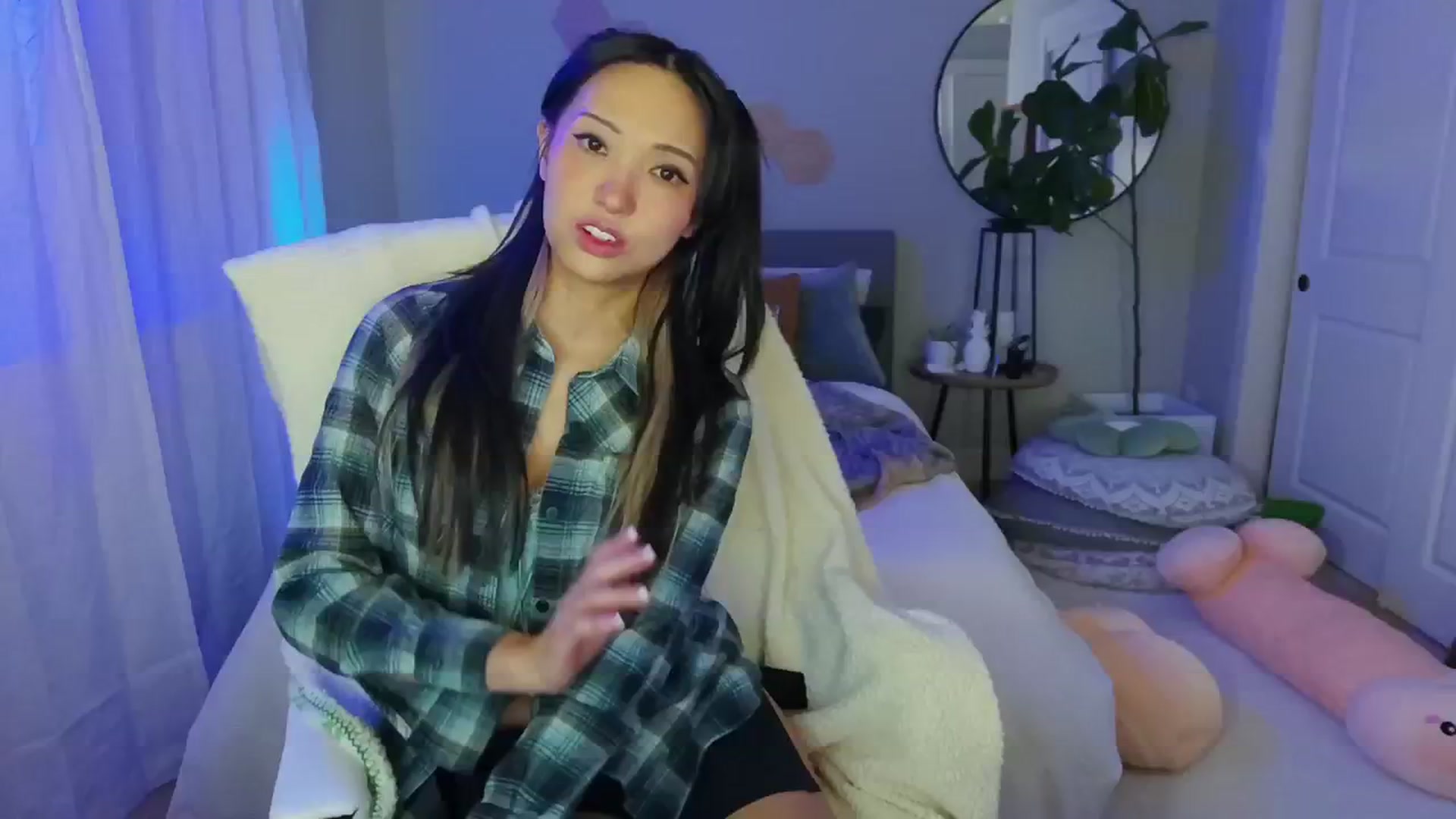 Gallery image thumbnail from SendTacoMoney's myfreecams stream on, 03/13/2024, 07:09 image 1 of 20