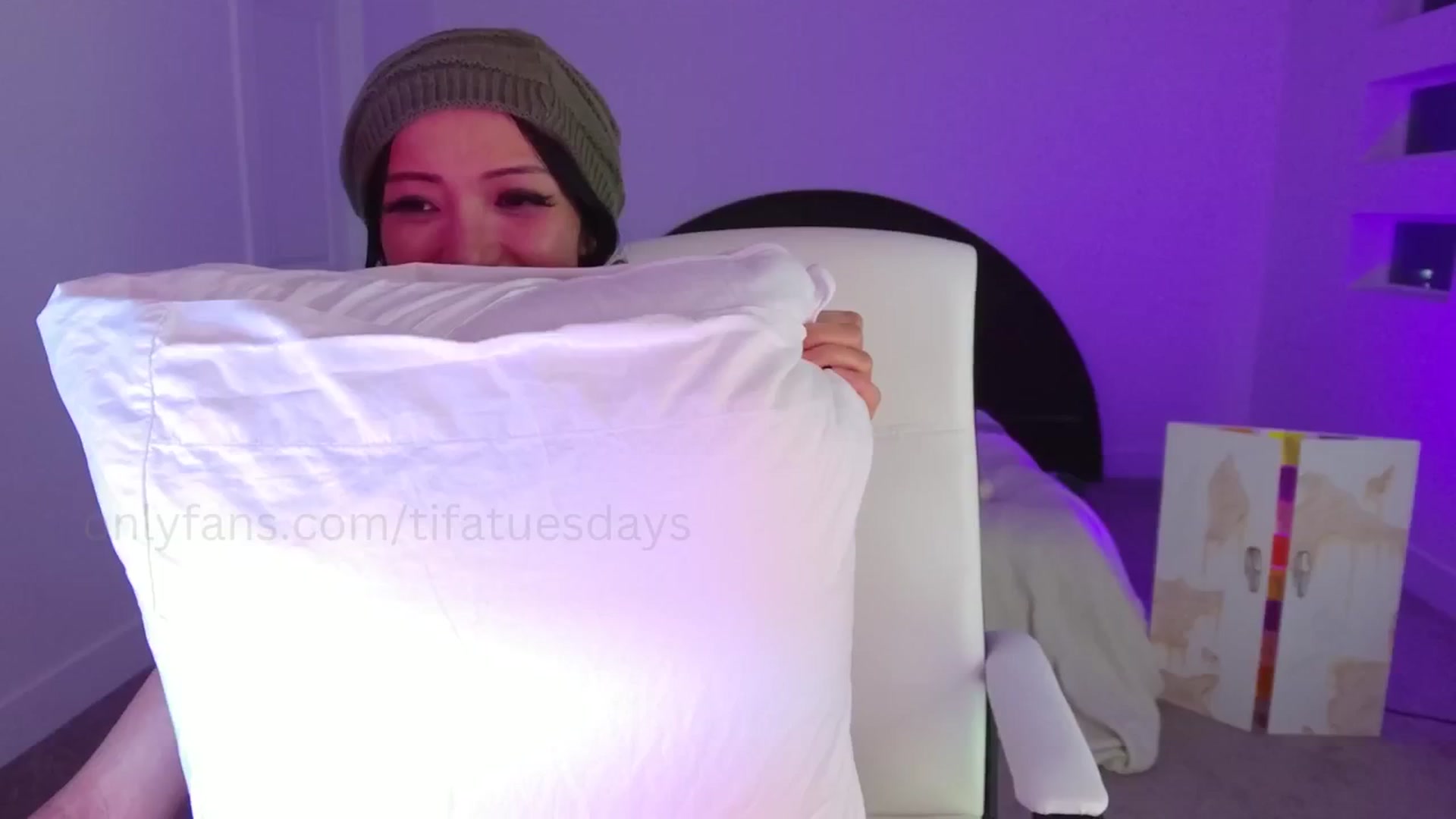 Gallery image thumbnail from SendTacoMoney's myfreecams stream on, 10/31/2024, 07:59 image 1 of 20