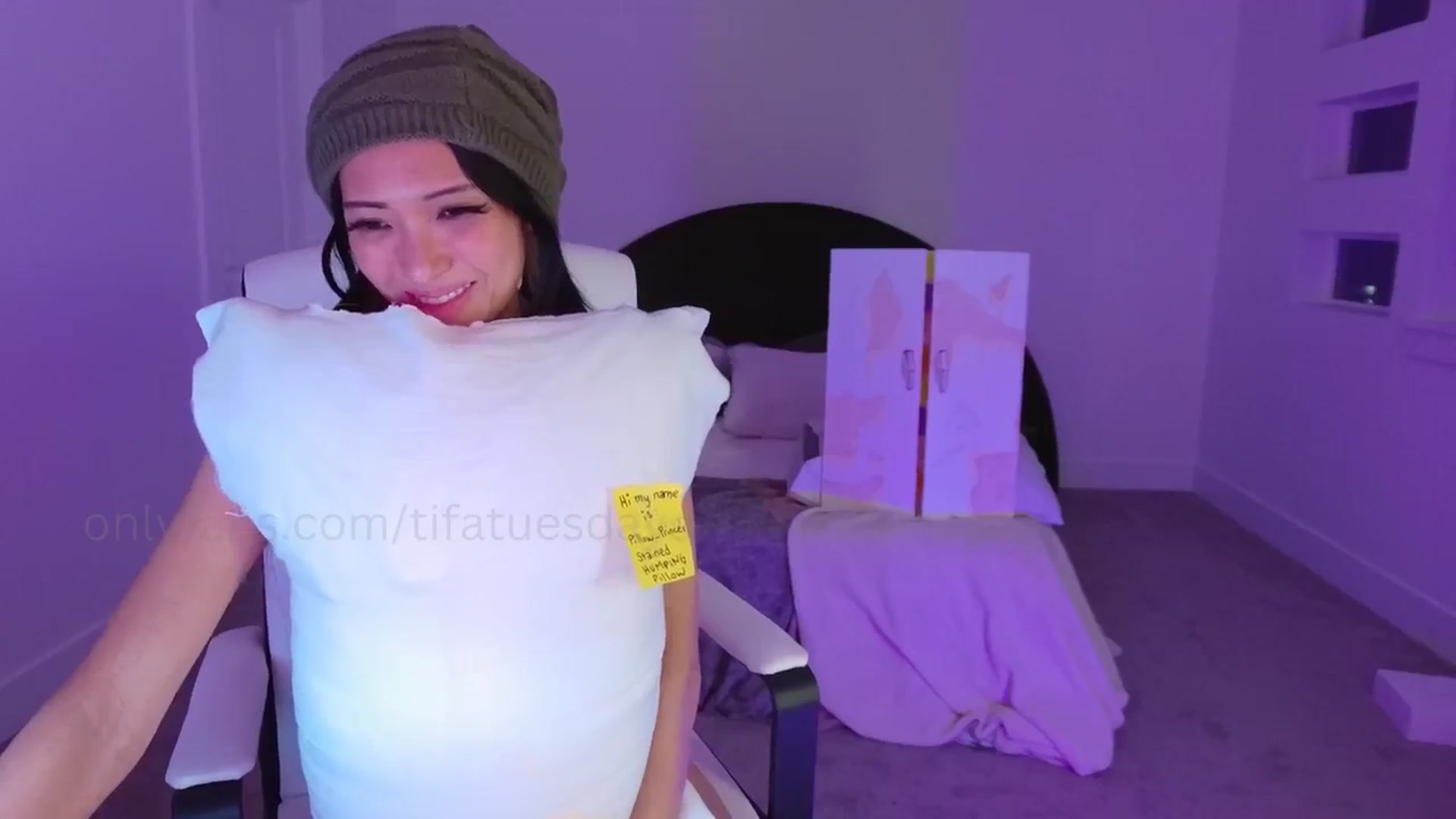 Gallery image thumbnail from SendTacoMoney's myfreecams stream on, 10/31/2024, 07:59 image 10 of 20