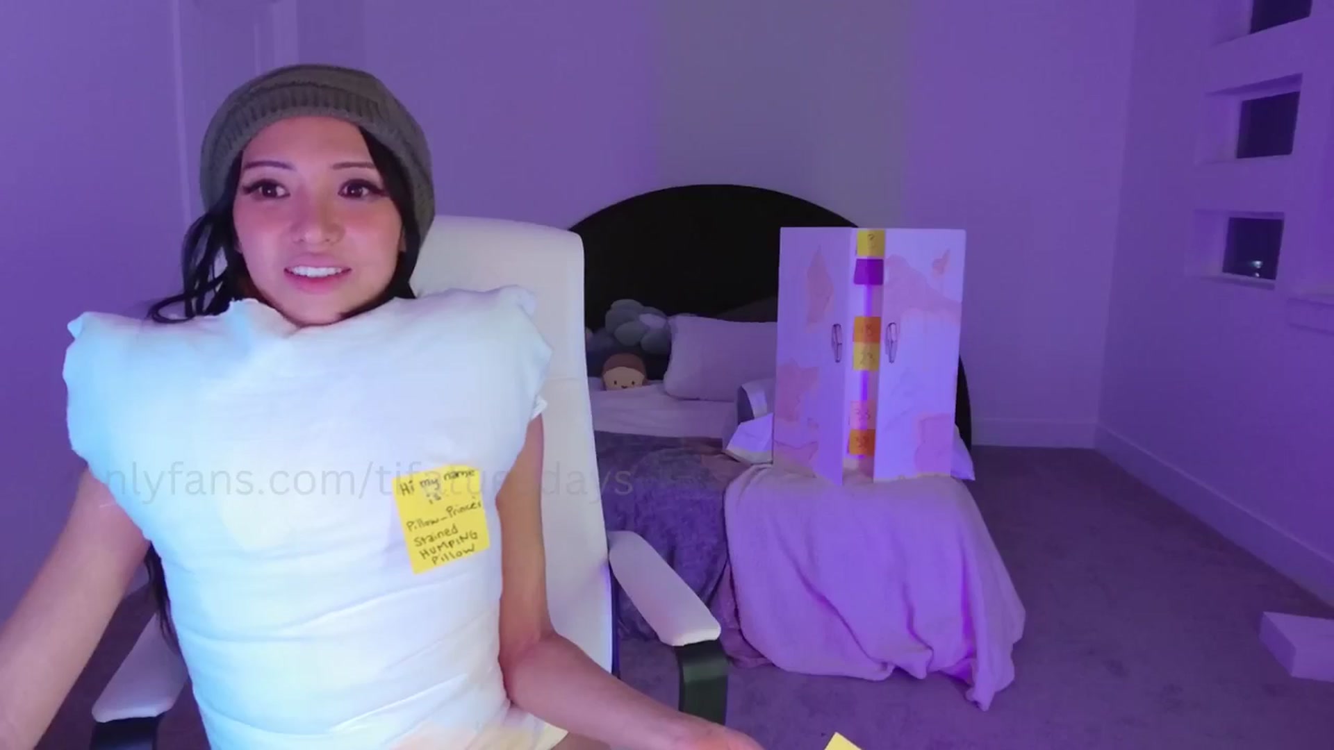 Gallery image thumbnail from SendTacoMoney's myfreecams stream on, 10/31/2024, 07:59 image 14 of 20