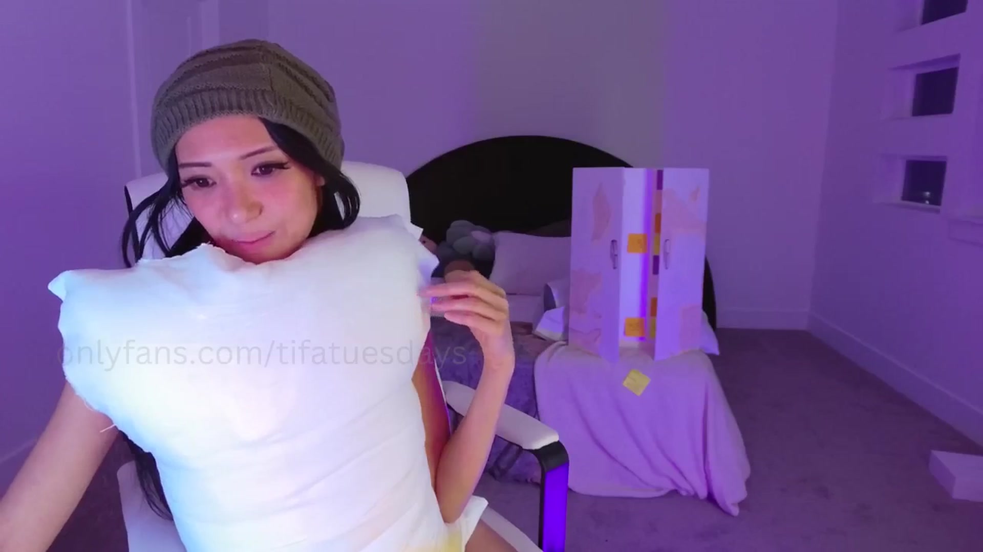 Gallery image thumbnail from SendTacoMoney's myfreecams stream on, 10/31/2024, 07:59 image 16 of 20