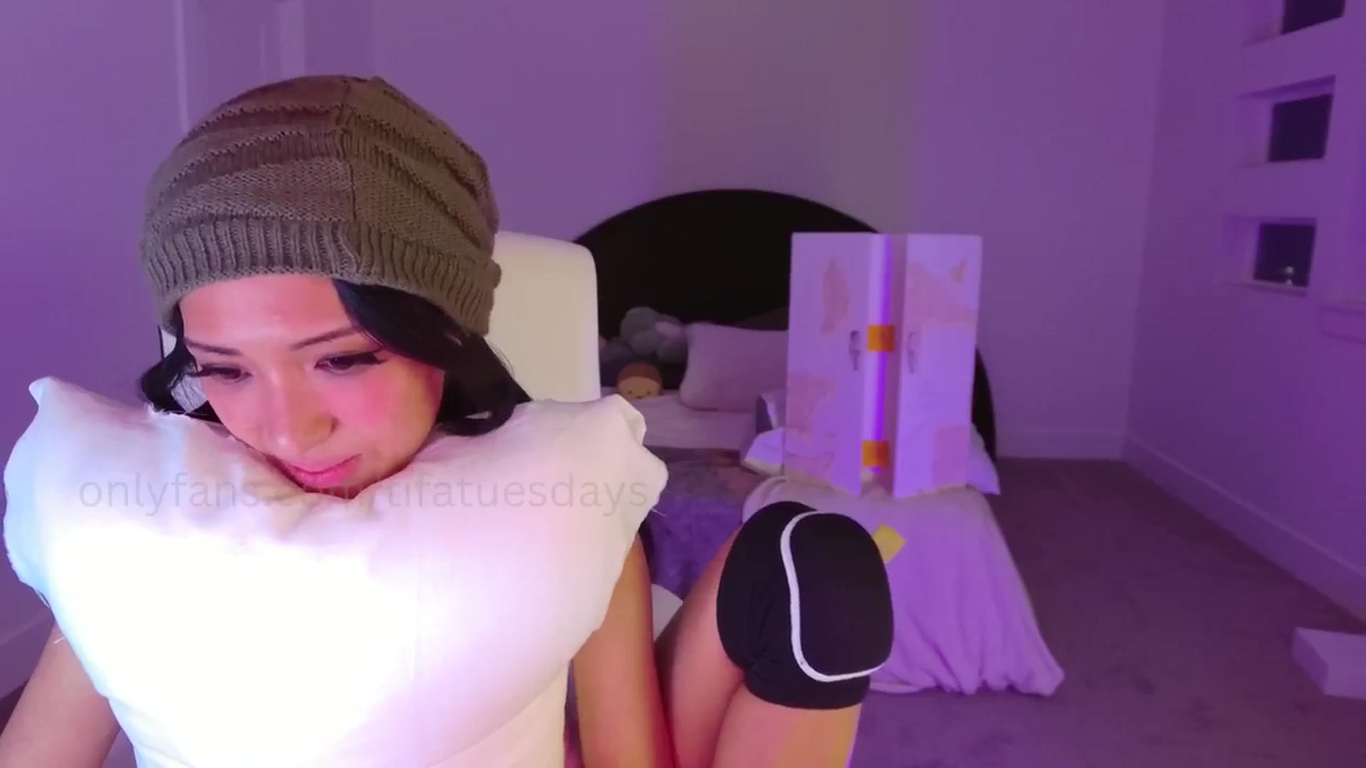 Gallery image thumbnail from SendTacoMoney's myfreecams stream on, 10/31/2024, 07:59 image 17 of 20