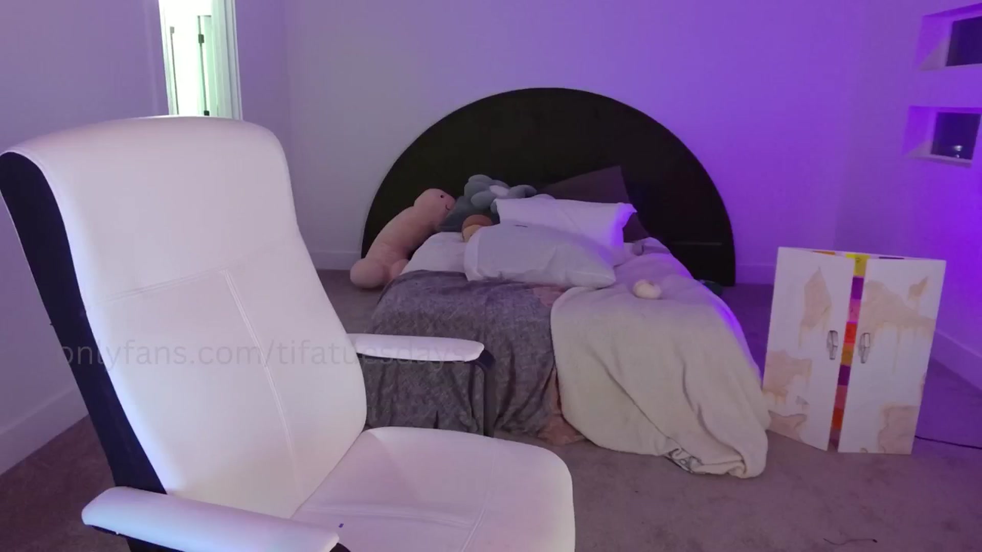 Gallery image thumbnail from SendTacoMoney's myfreecams stream on, 10/31/2024, 07:59 image 6 of 20