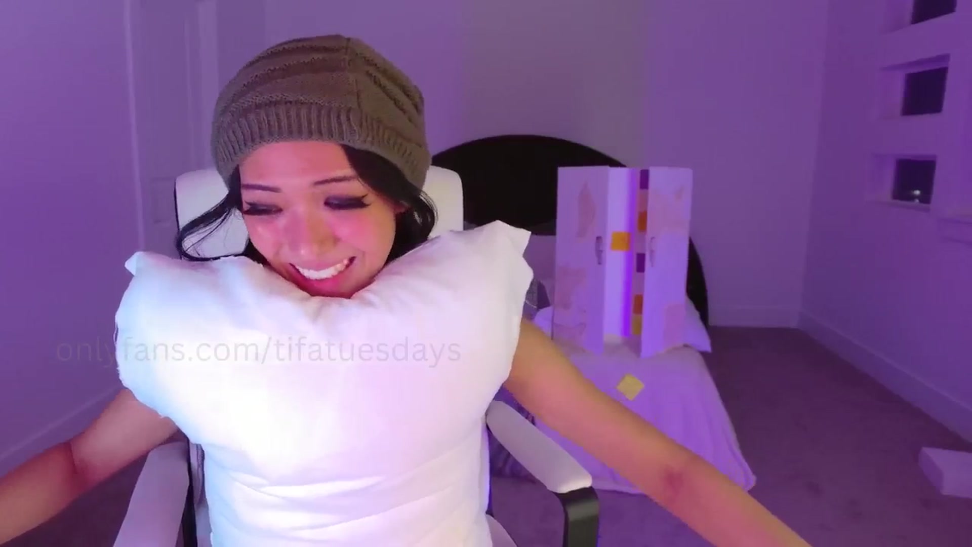 Gallery image thumbnail from SendTacoMoney's myfreecams stream on, 10/31/2024, 07:59 image 18 of 20