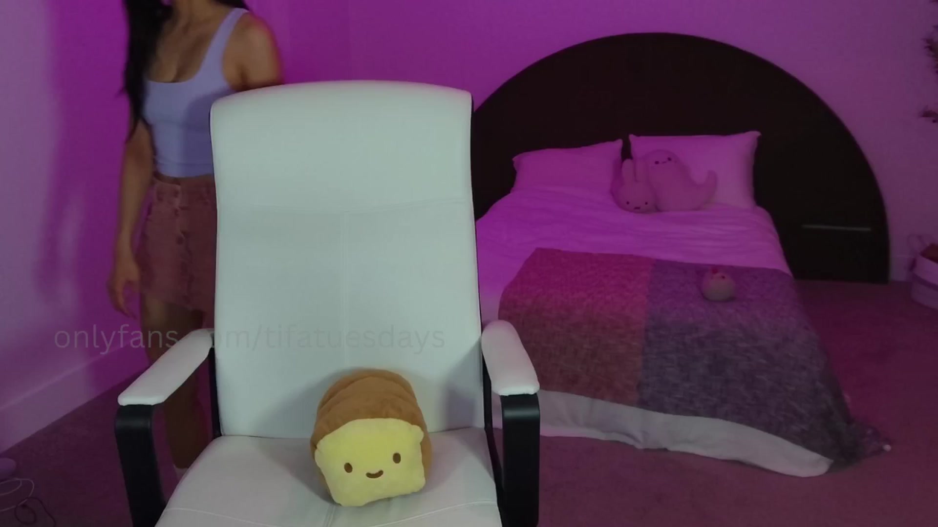 Gallery image thumbnail from SendTacoMoney's myfreecams stream on, 05/16/2025, 08:05 image 14 of 20