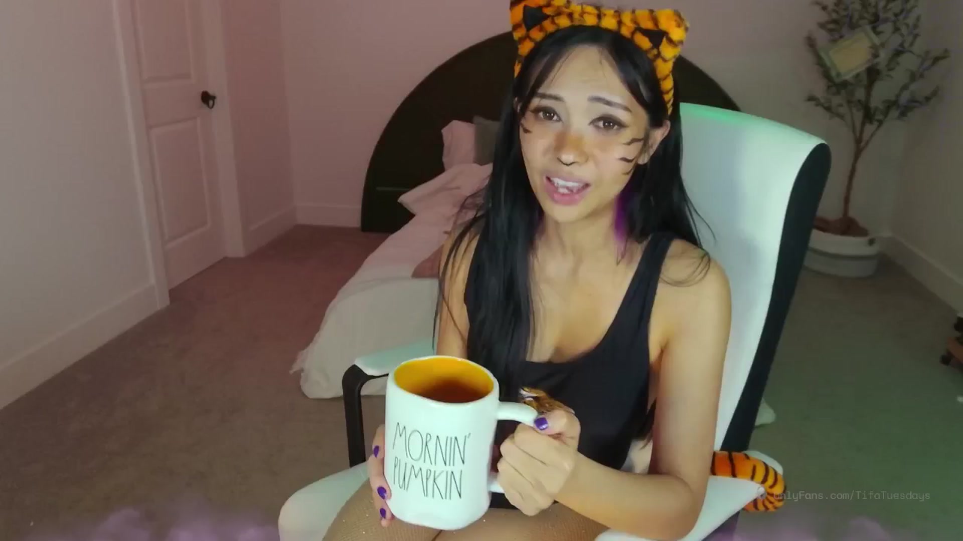 Gallery image thumbnail from SendTacoMoney's myfreecams stream on, 10/19/2025, 07:45 image 13 of 20