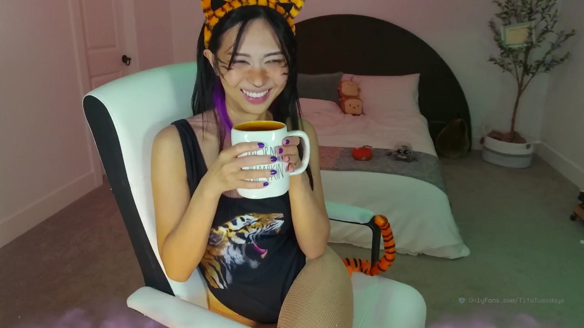 Gallery image thumbnail from SendTacoMoney's myfreecams stream on, 10/19/2025, 07:45 image 4 of 20