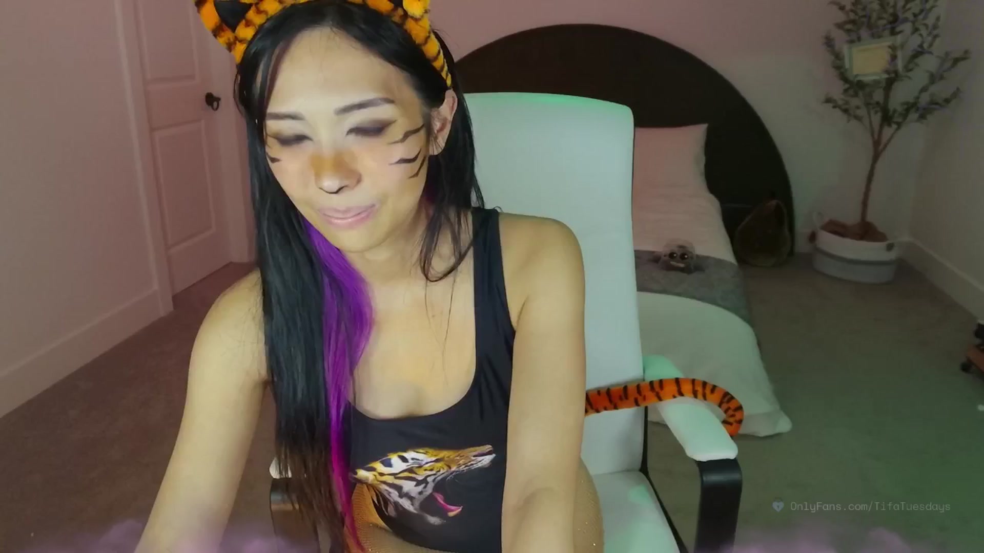Gallery image thumbnail from SendTacoMoney's myfreecams stream on, 10/19/2025, 07:45 image 6 of 20