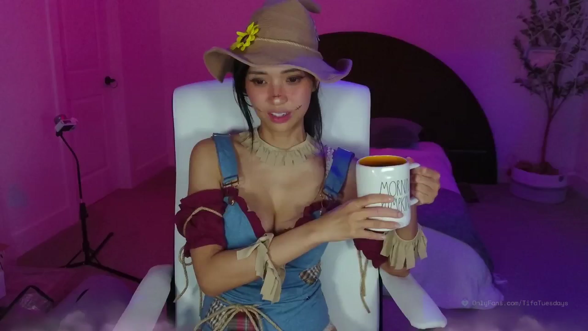Gallery image thumbnail from SendTacoMoney's myfreecams stream on, 11/03/2025, 08:12 image 13 of 20