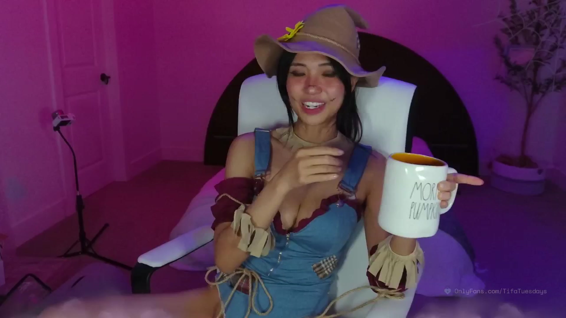 Gallery image thumbnail from SendTacoMoney's myfreecams stream on, 11/03/2025, 08:12 image 15 of 20