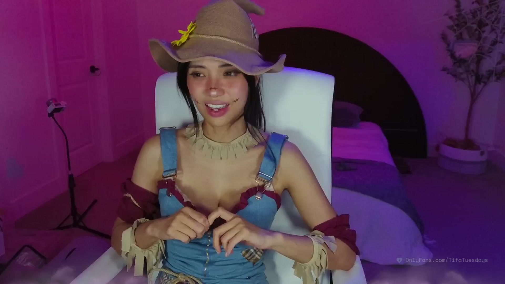 Gallery image thumbnail from SendTacoMoney's myfreecams stream on, 11/03/2025, 08:12 image 8 of 20