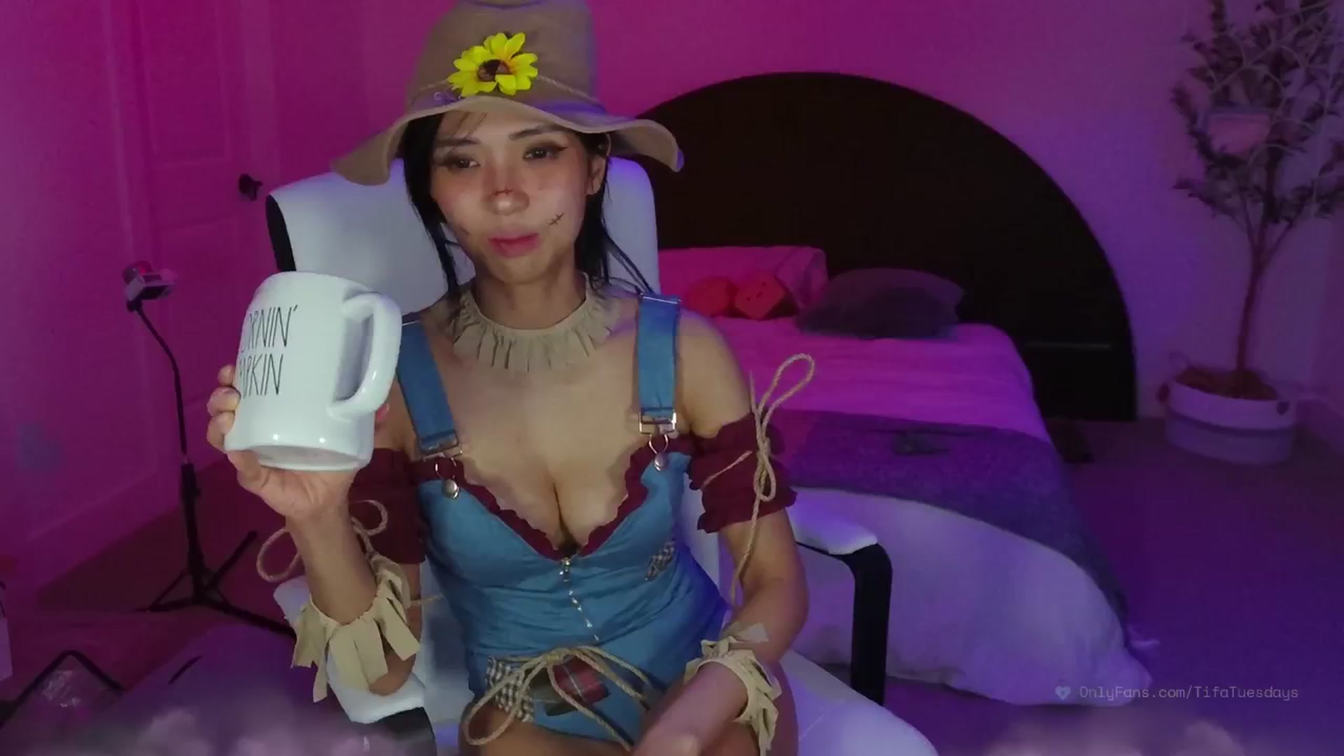 Gallery image thumbnail from SendTacoMoney's myfreecams stream on, 11/03/2025, 08:12 image 17 of 20