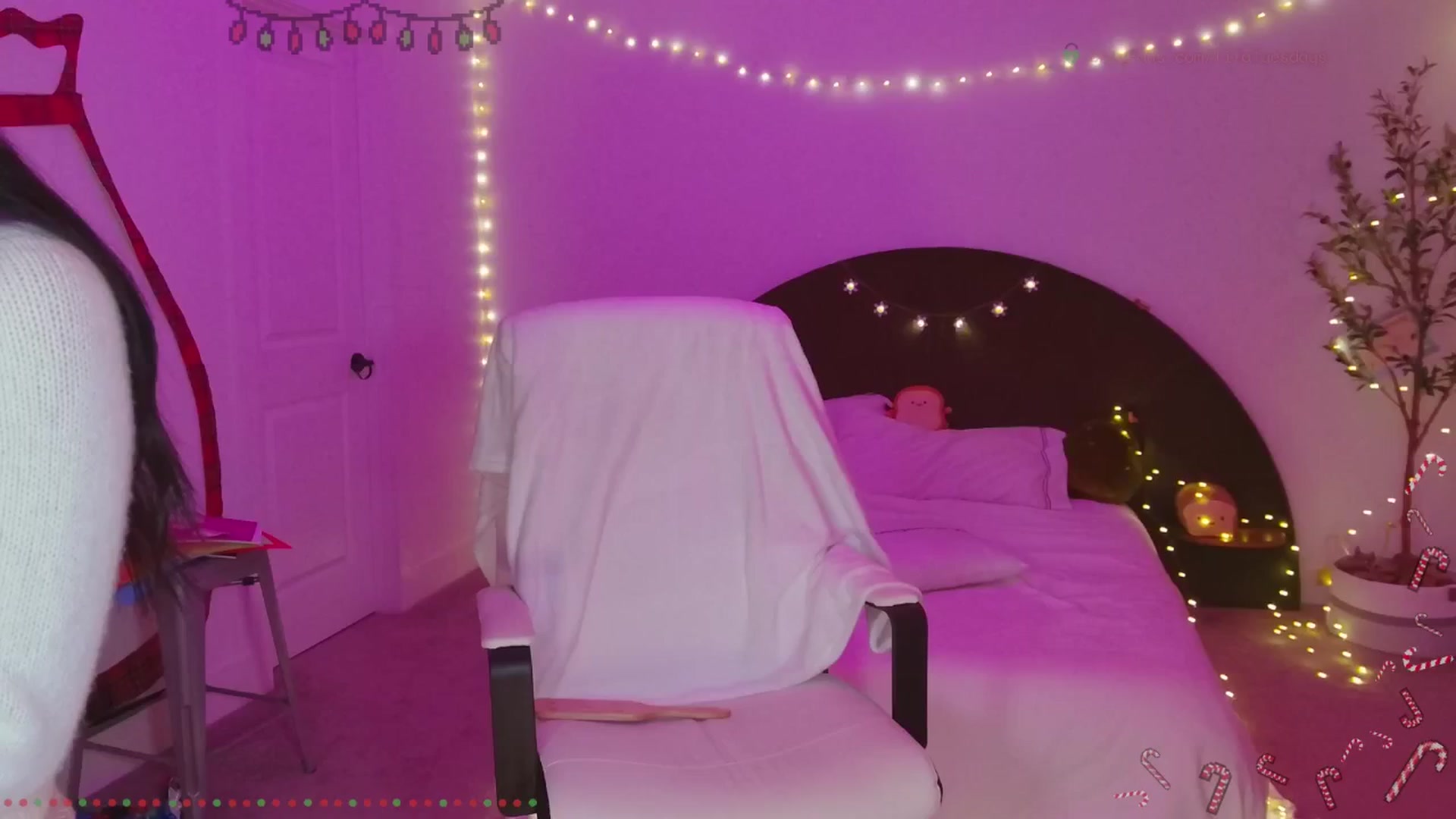 Gallery image thumbnail from SendTacoMoney's myfreecams stream on, 12/25/2025, 06:35 image 14 of 20